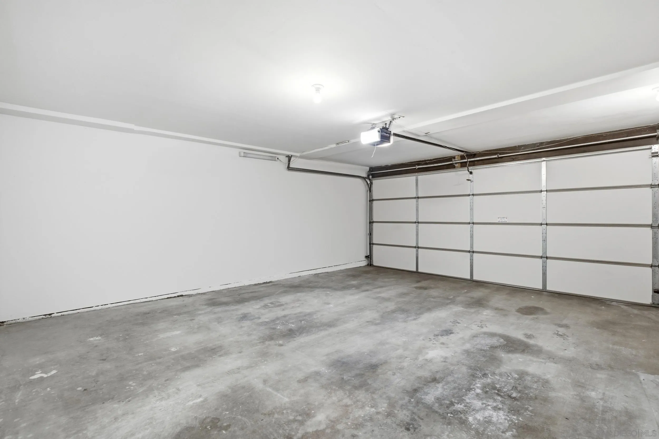 https://cdn.realtyfeed.com/cdn/127/260017353/3716c2ad7944b512c8e19965475f0a6a.webp