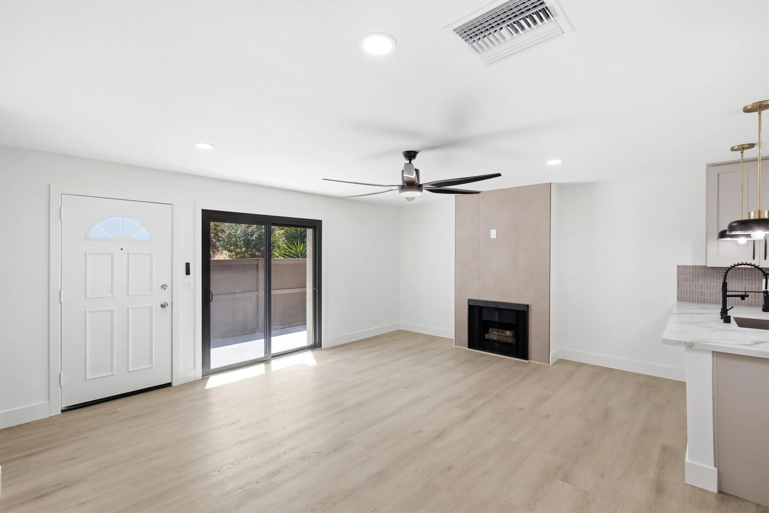 https://cdn.realtyfeed.com/cdn/127/260017353/891b6124dbf0108599d5f022d05da9a1.webp