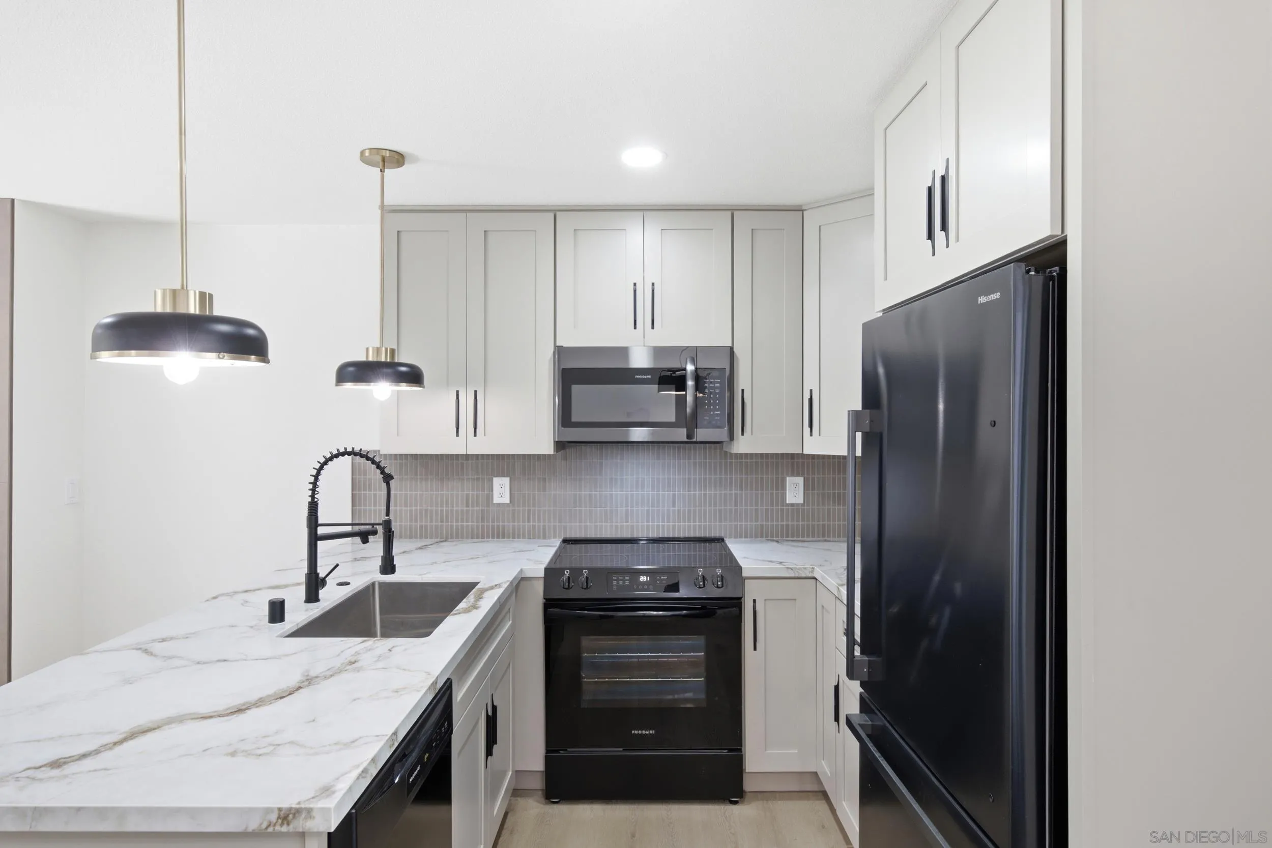 https://cdn.realtyfeed.com/cdn/127/260017353/8d7ba9bf6e143ae42a1513dcaaa2ff99.webp