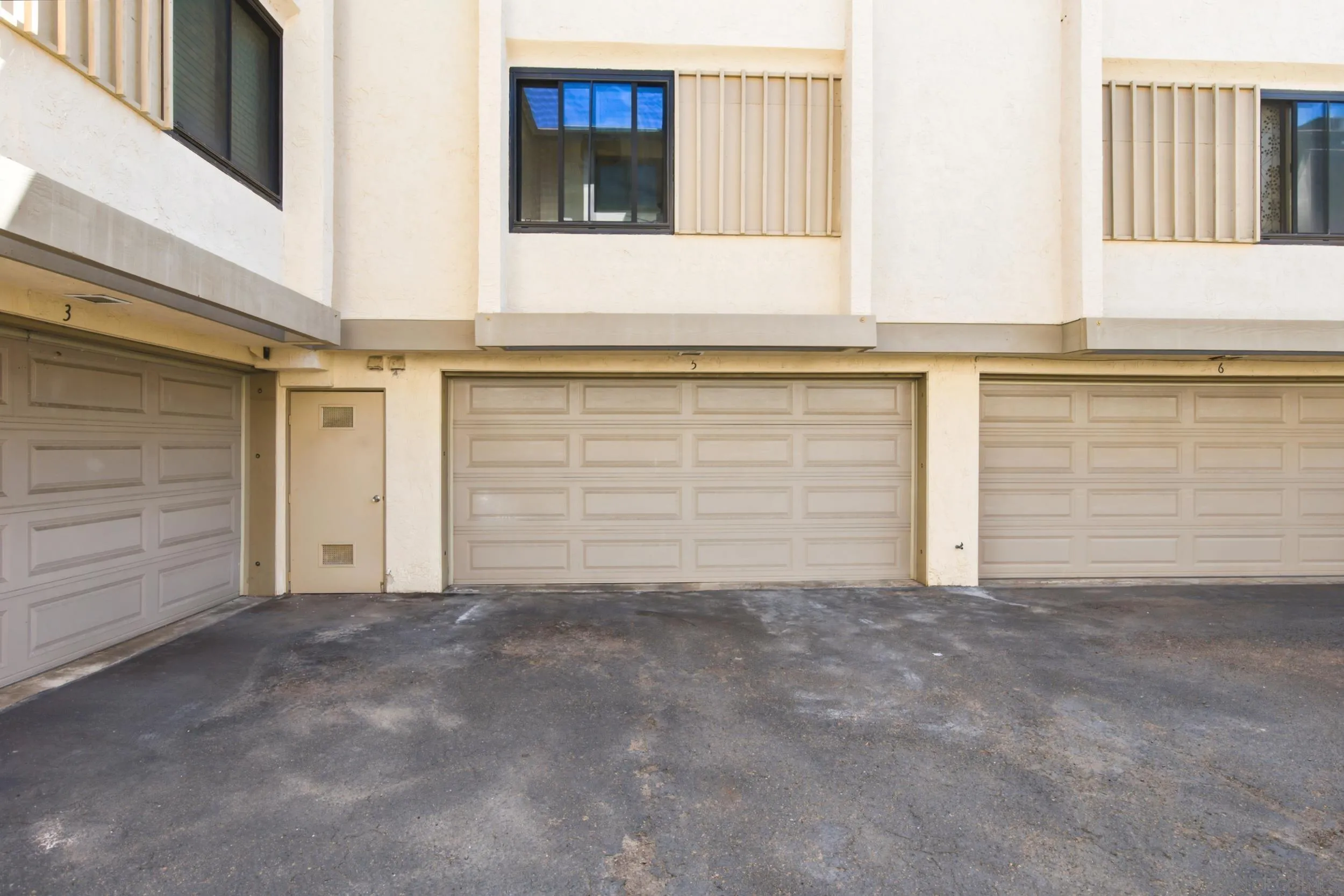 https://cdn.realtyfeed.com/cdn/127/260017353/8f583c06ee8ba6857b907e850f3df85c.webp