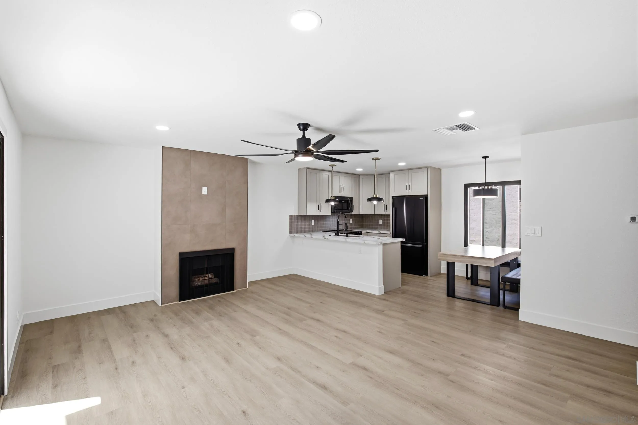 https://cdn.realtyfeed.com/cdn/127/260017353/cec357b5d51079dfe34c4eaacc563715.webp