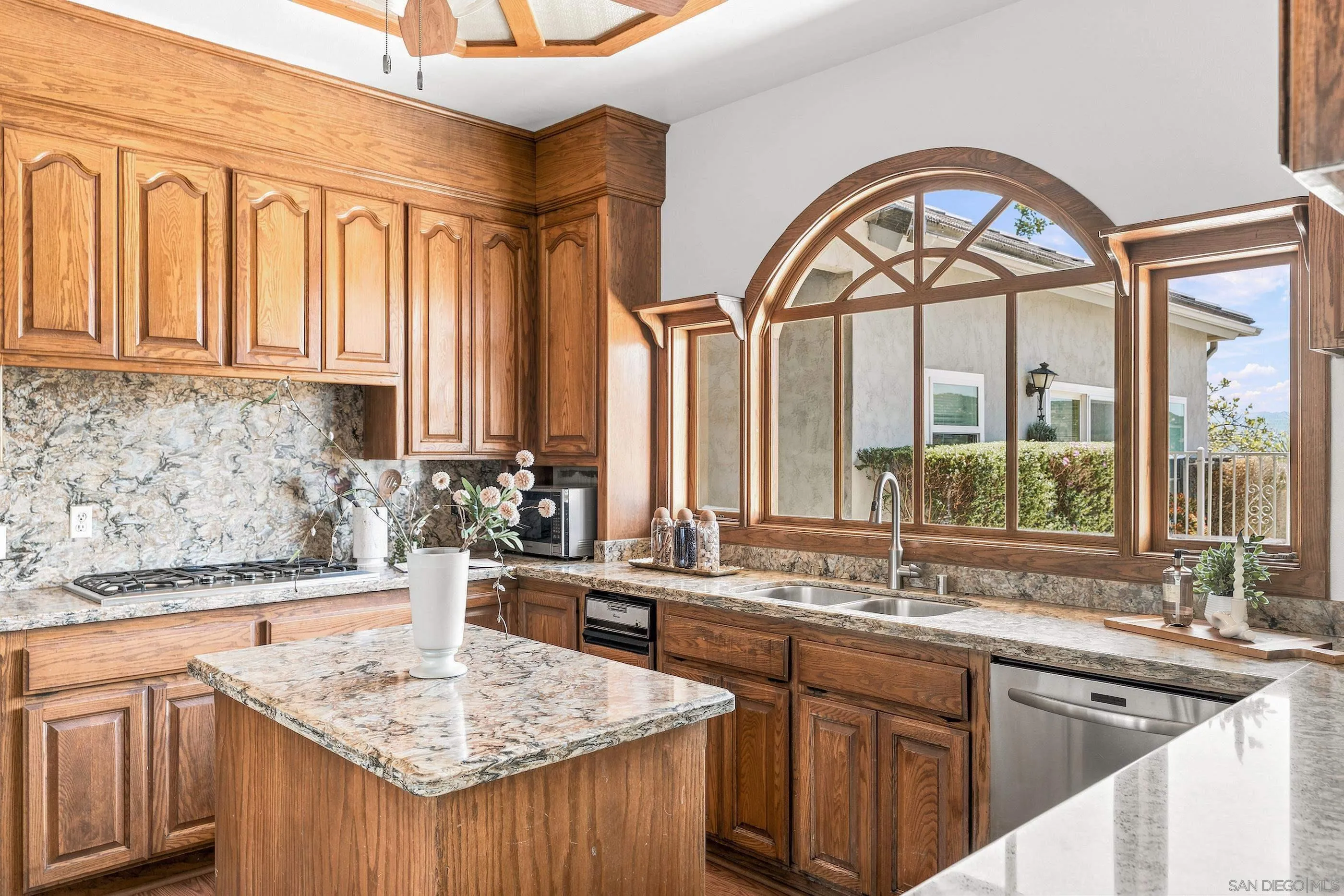 https://cdn.realtyfeed.com/cdn/127/260017361/086562ef5e8f07347b385b8537167e15.webp