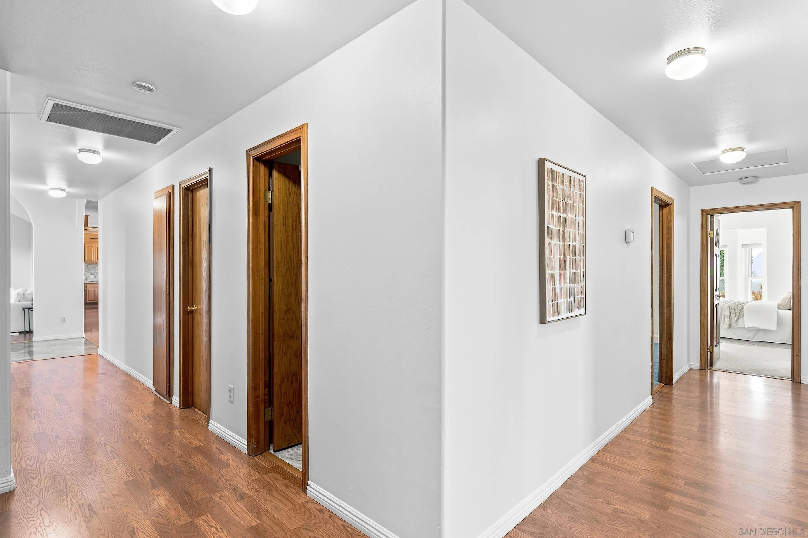 https://cdn.realtyfeed.com/cdn/127/260017361/0adb5590c1d34301cec4ce68d8b75f19.webp