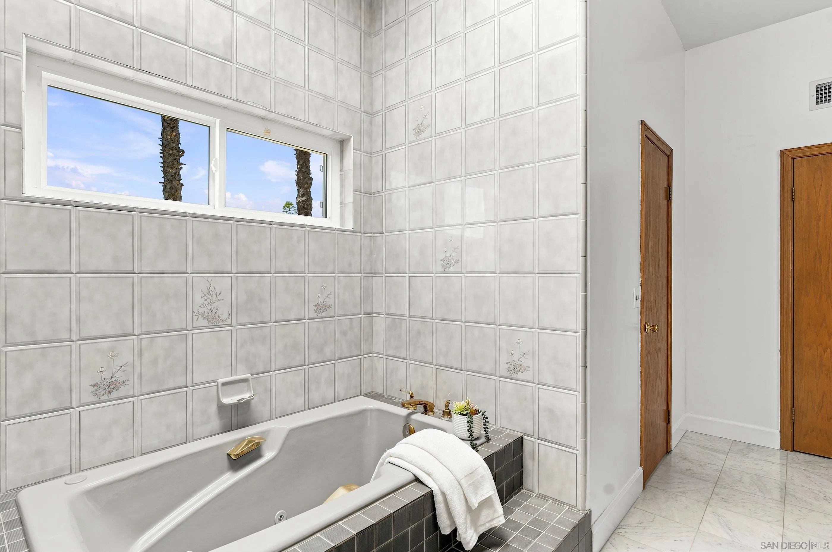 https://cdn.realtyfeed.com/cdn/127/260017361/9a5e5844a8354ca375d678ecc92a0145.webp