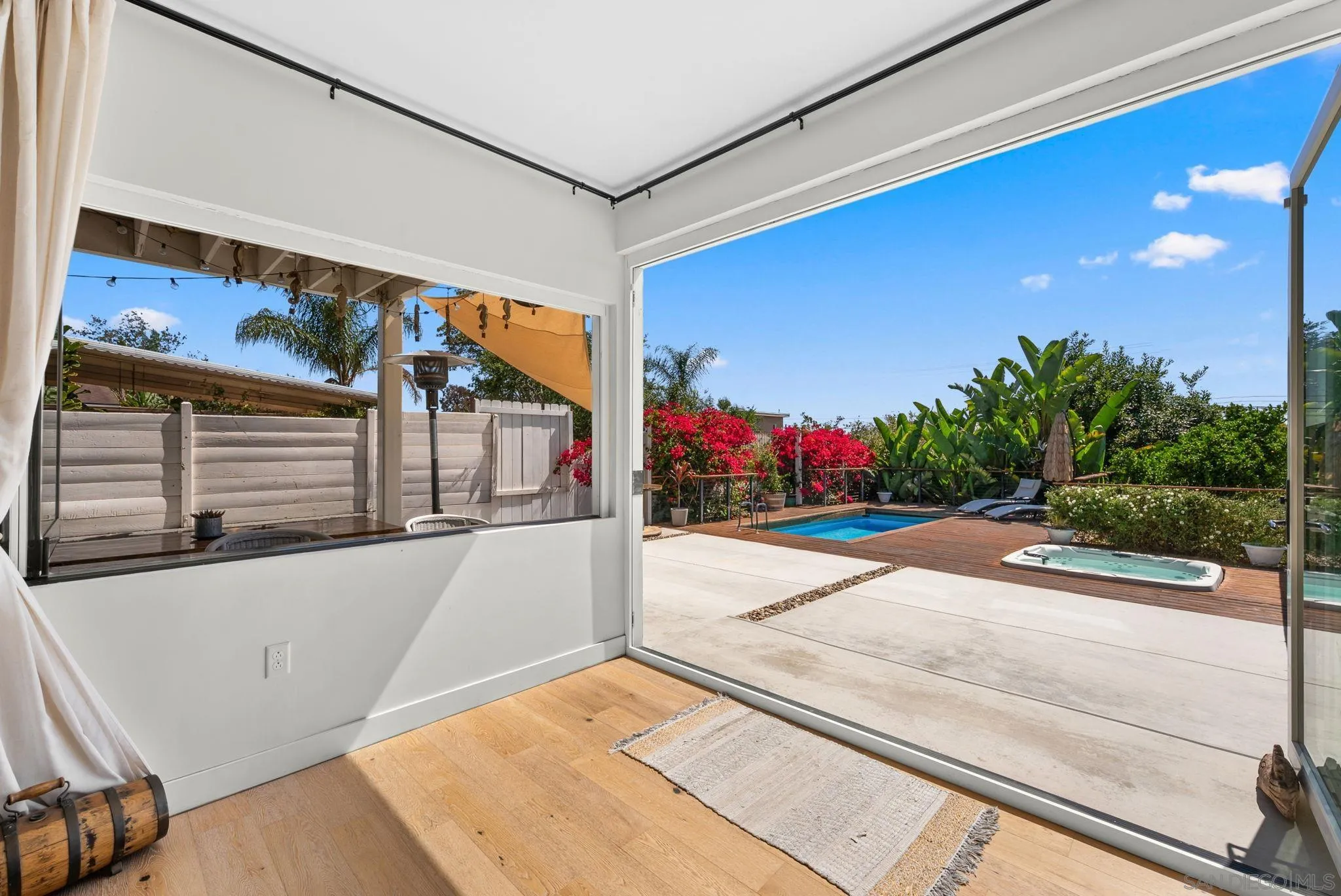 https://cdn.realtyfeed.com/cdn/127/260017370/76d8e6a105ffb2a4c936b100f4d23059.webp