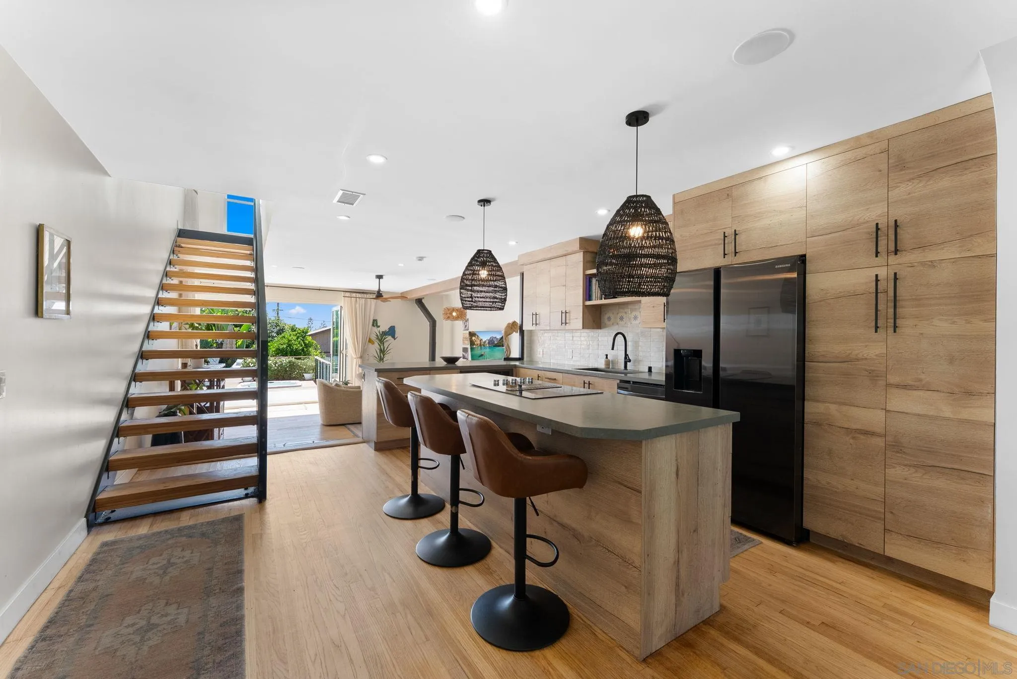 https://cdn.realtyfeed.com/cdn/127/260017370/da572ba65481c50b4a18dad5bbd148c7.webp