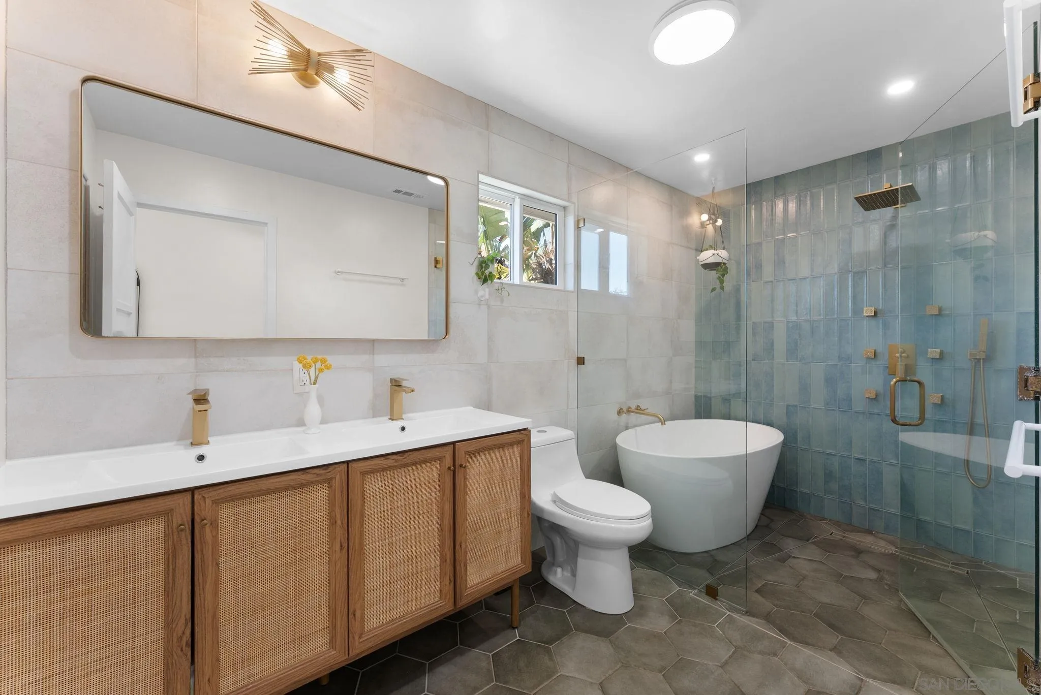 https://cdn.realtyfeed.com/cdn/127/260017370/ddea12c9b4b44a10594d0109097c62ed.webp