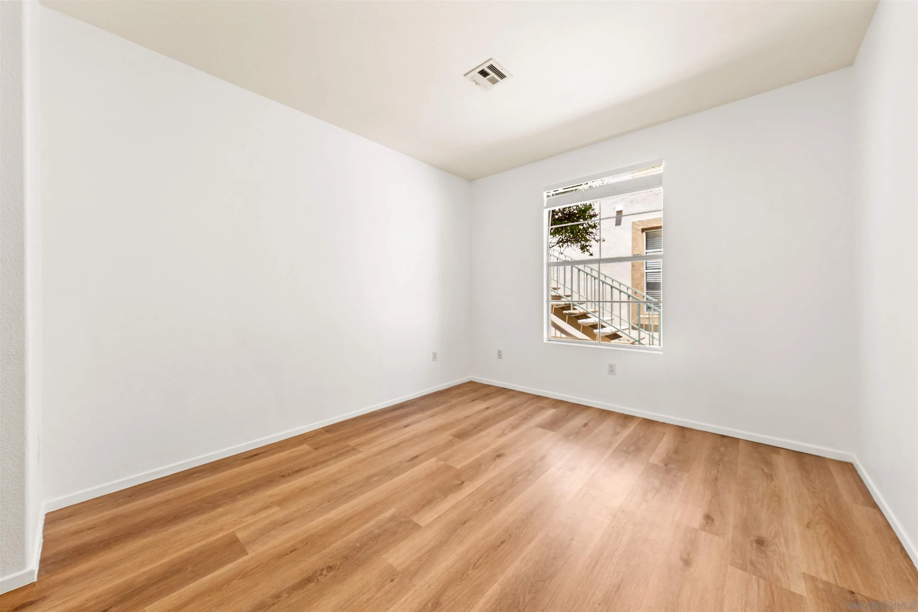 https://cdn.realtyfeed.com/cdn/127/260017372/0244eddf39c58a27125691614e90de8c.webp