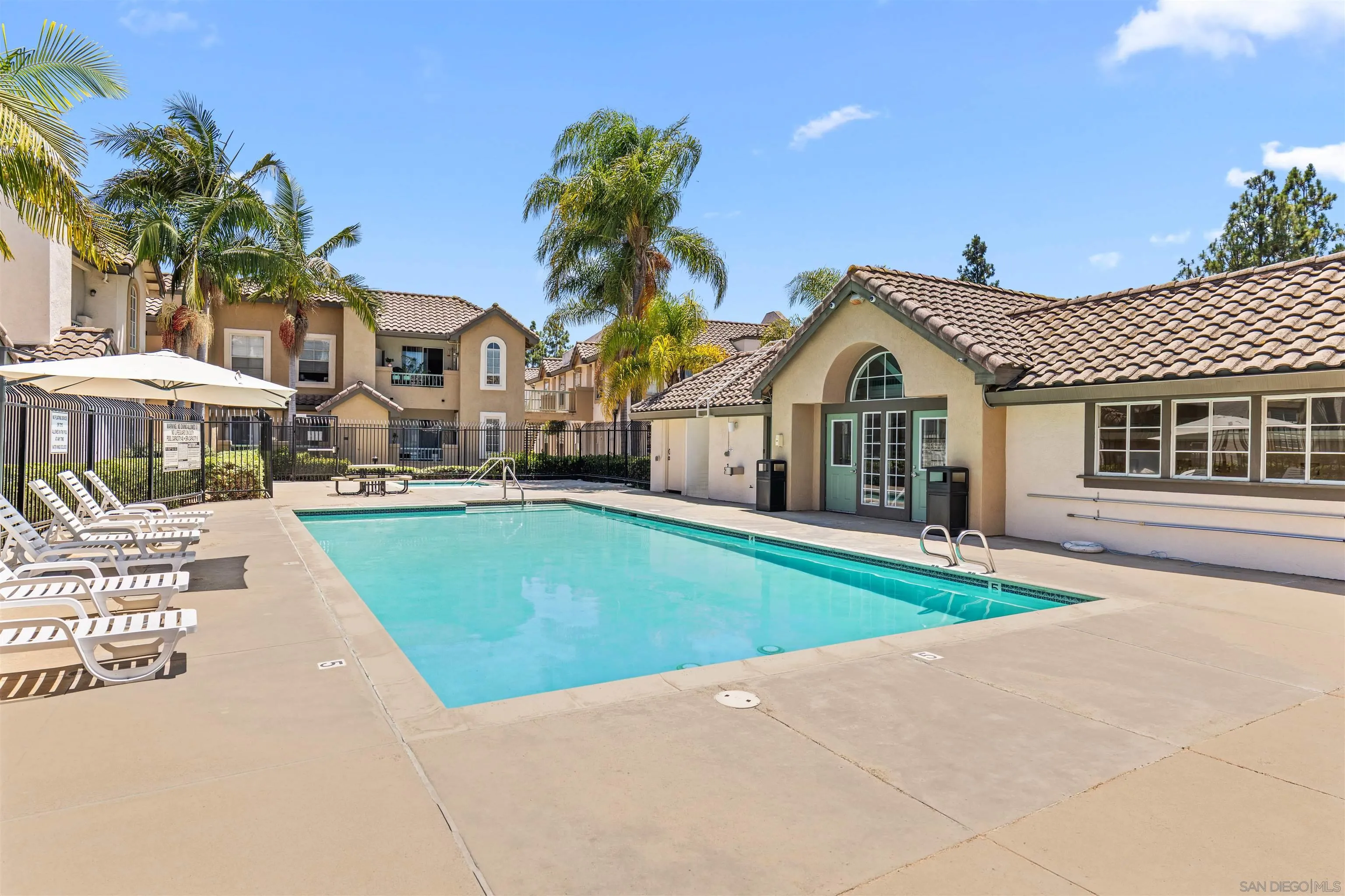 https://cdn.realtyfeed.com/cdn/127/260017372/126b92b0ab79c18335818ba82d3cc8d2.webp