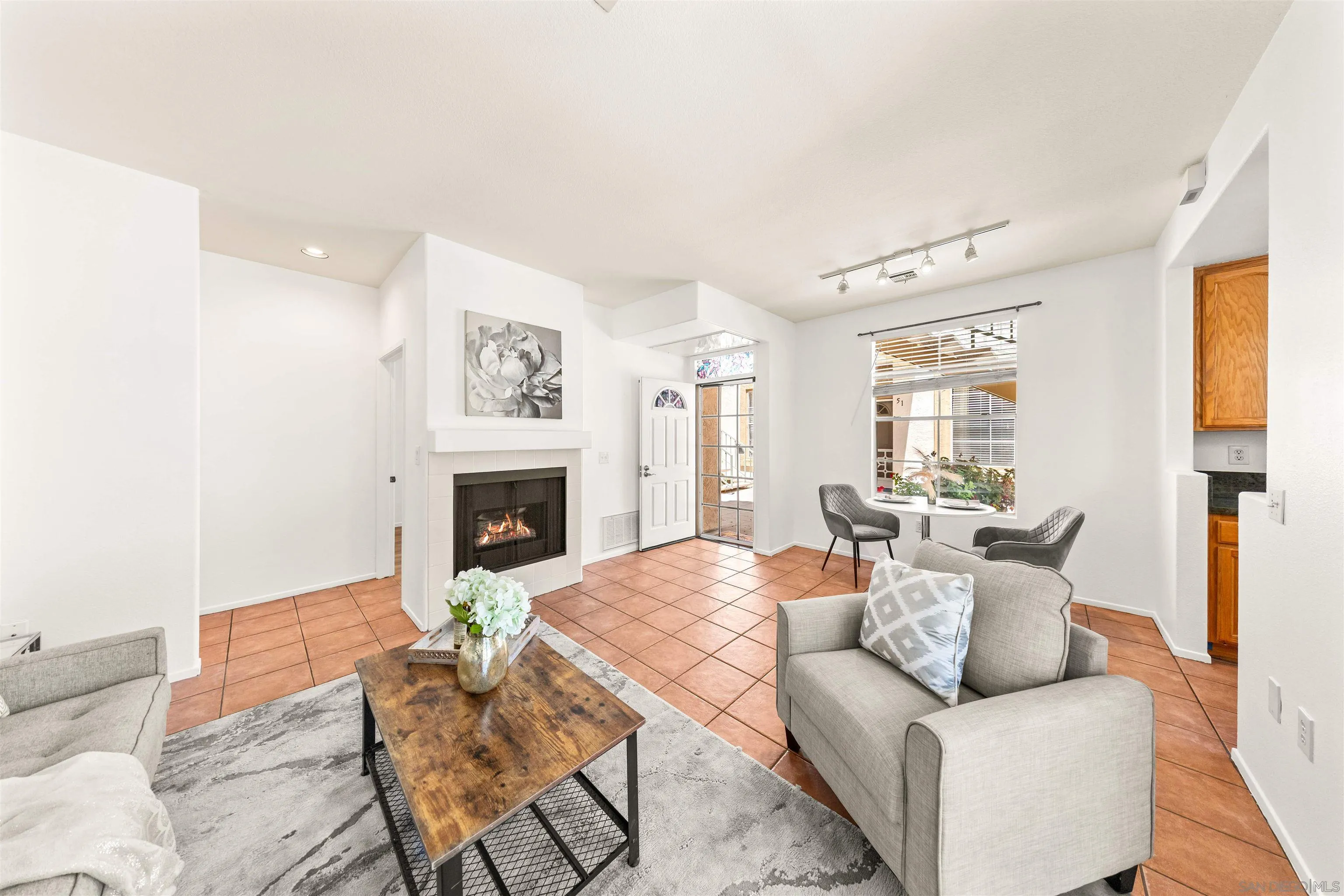 https://cdn.realtyfeed.com/cdn/127/260017372/2fc883b95ae7baf90f613f1c2a859bca.webp
