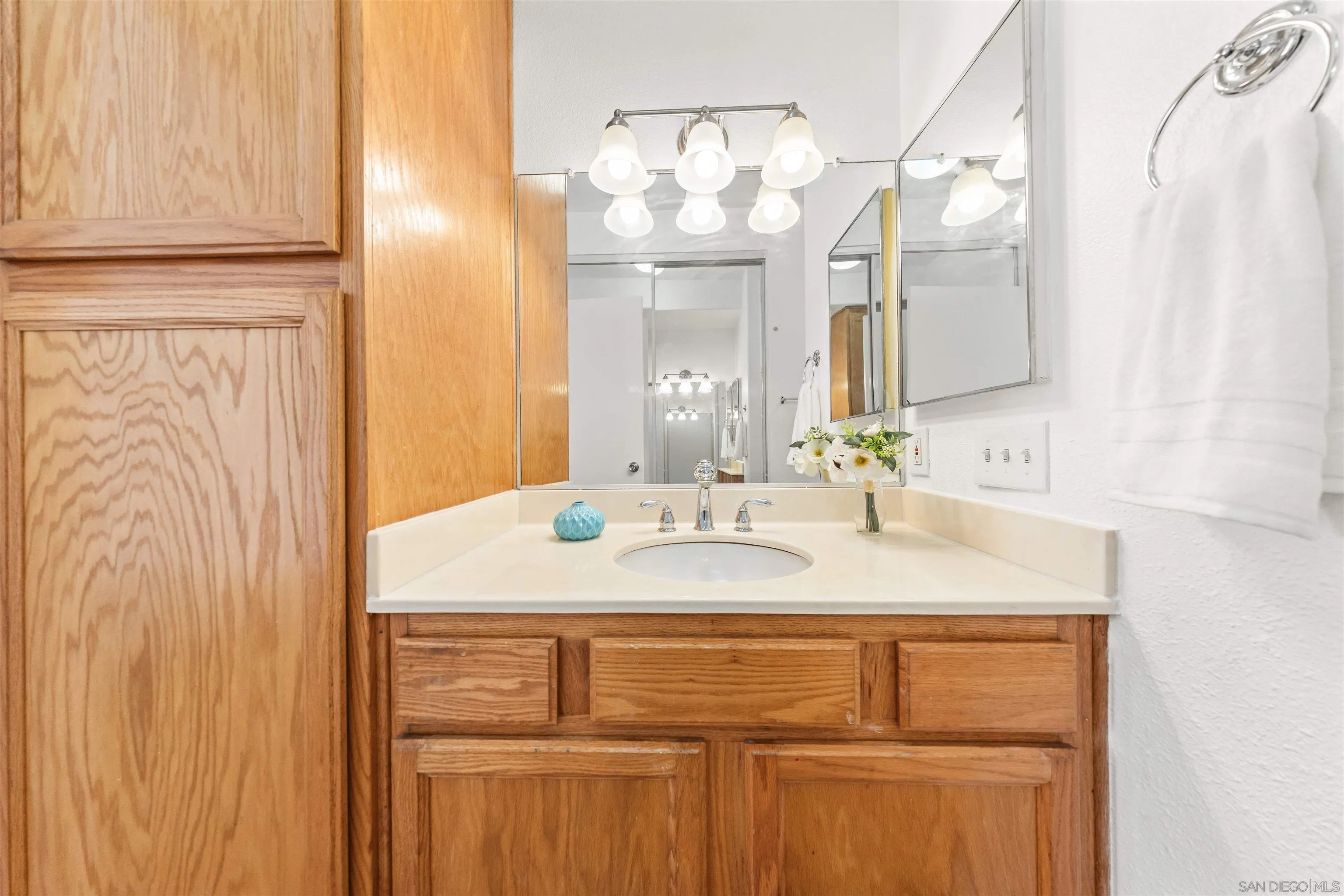https://cdn.realtyfeed.com/cdn/127/260017372/410806e8a74422d1af55dd8927517211.webp
