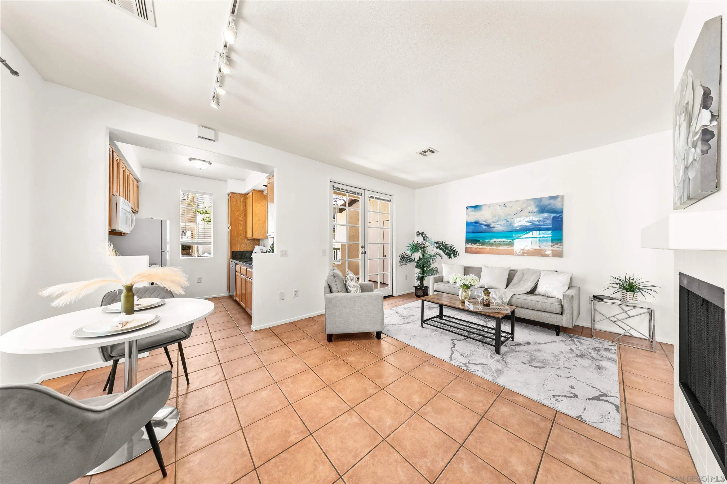 https://cdn.realtyfeed.com/cdn/127/260017372/52a9c7c8578c5791e22868c24352de29.webp