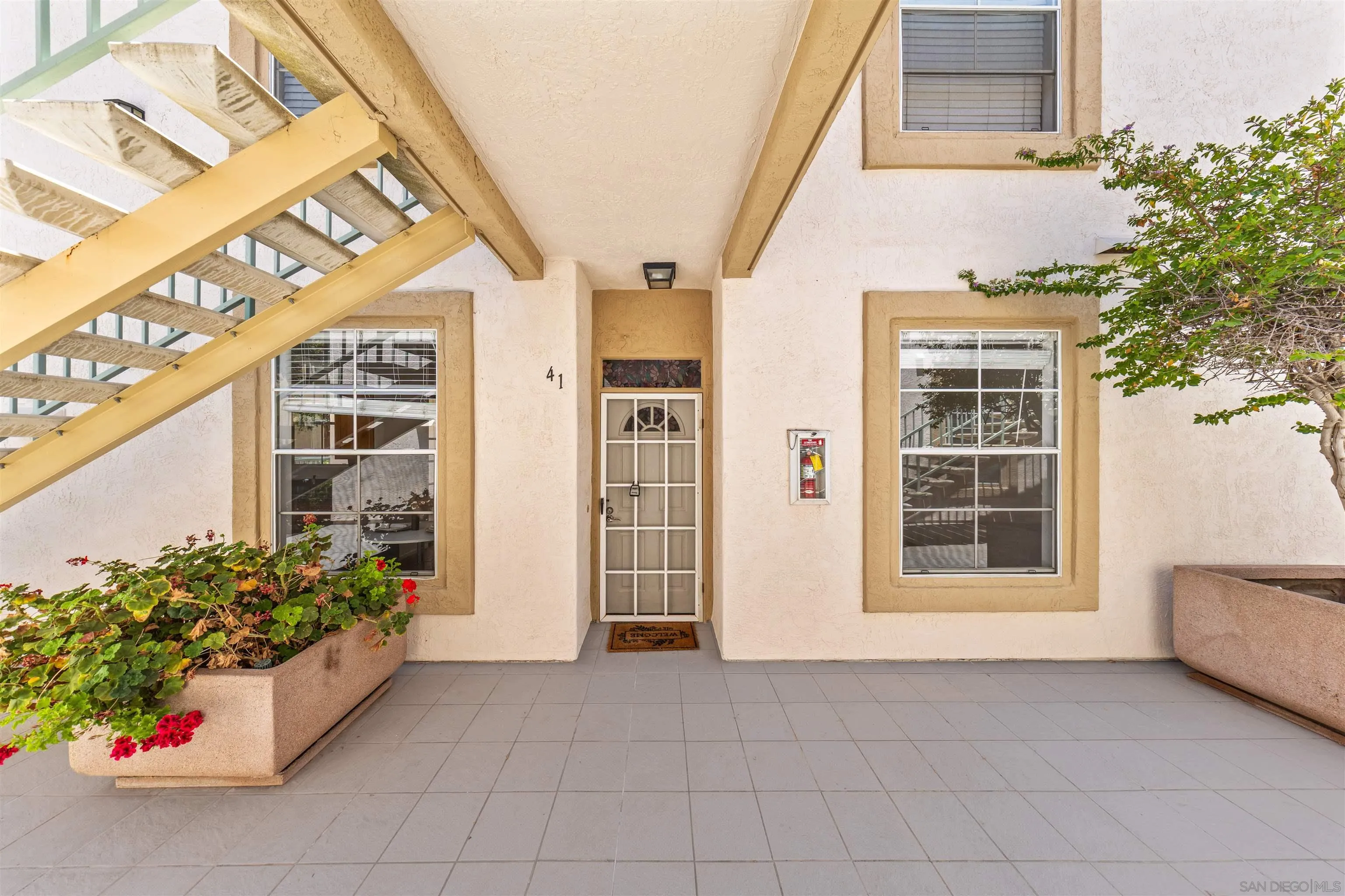 https://cdn.realtyfeed.com/cdn/127/260017372/e5df1ad64ad3cbb1c3d5e3a78ff20ef6.webp