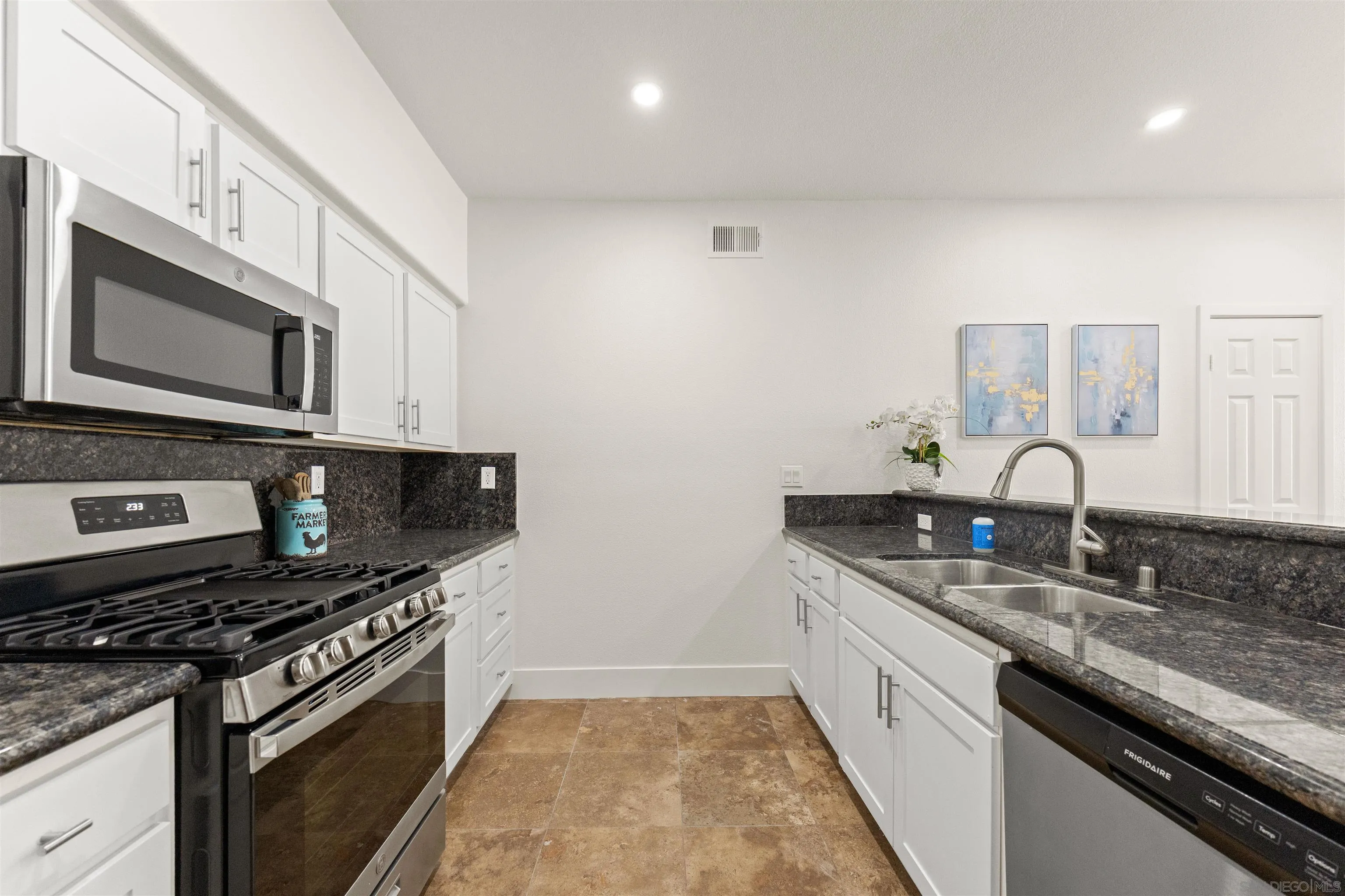 Photo #8: 260017373 Listing: Photo #8