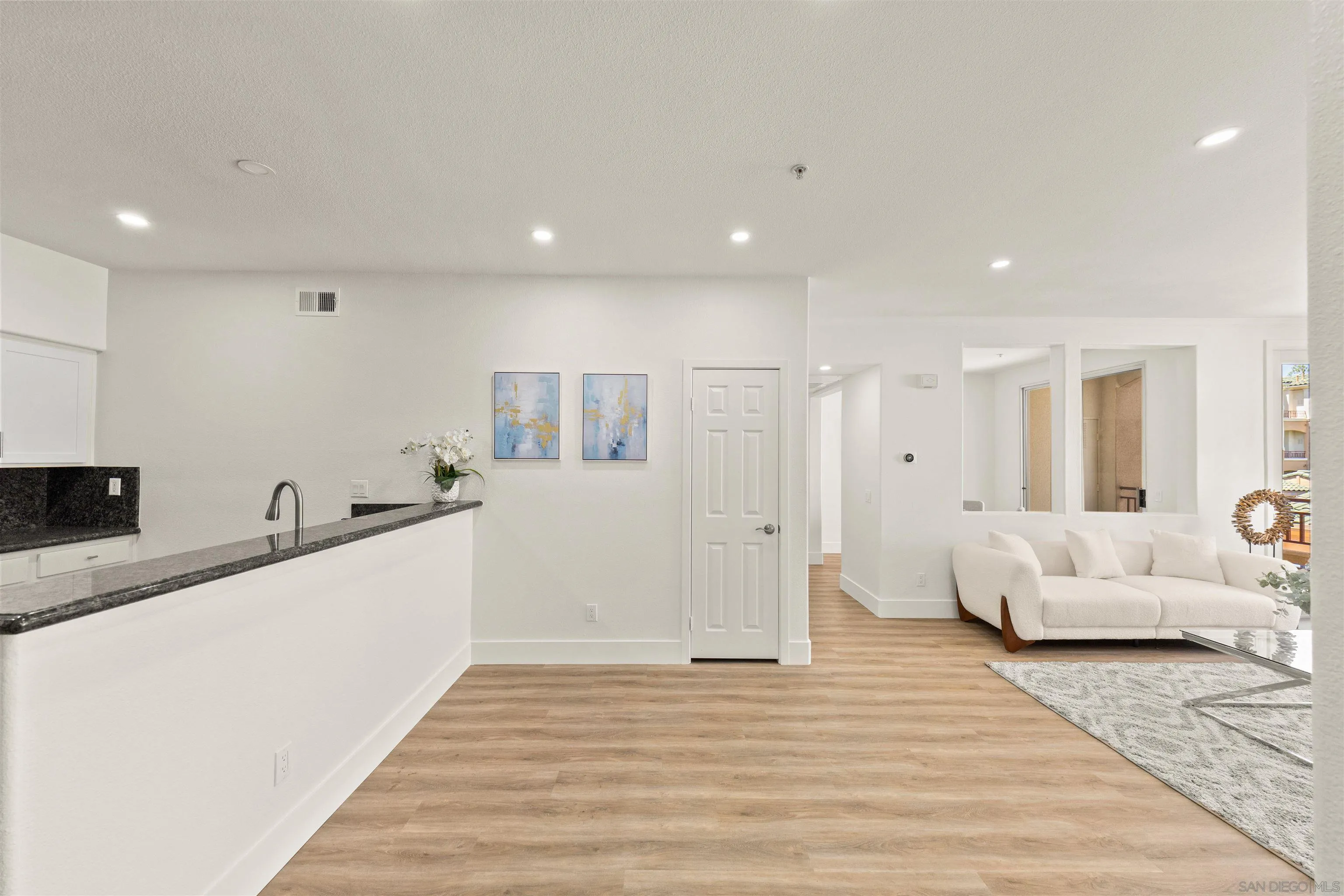 Photo #6: 260017373 Listing: Photo #6