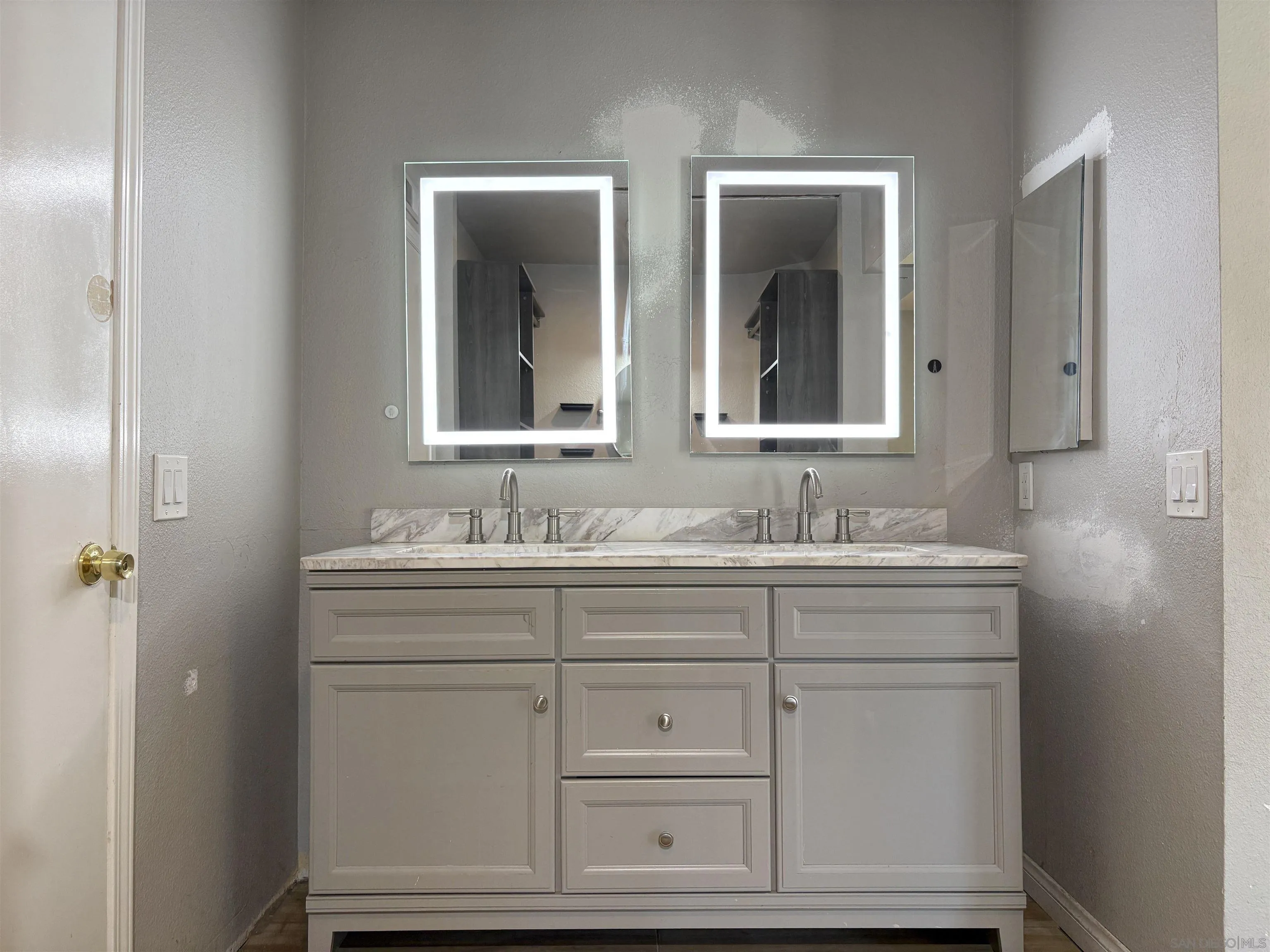 https://cdn.realtyfeed.com/cdn/127/260017377/4cb32a1cbf6c7594275973045aaed534.webp