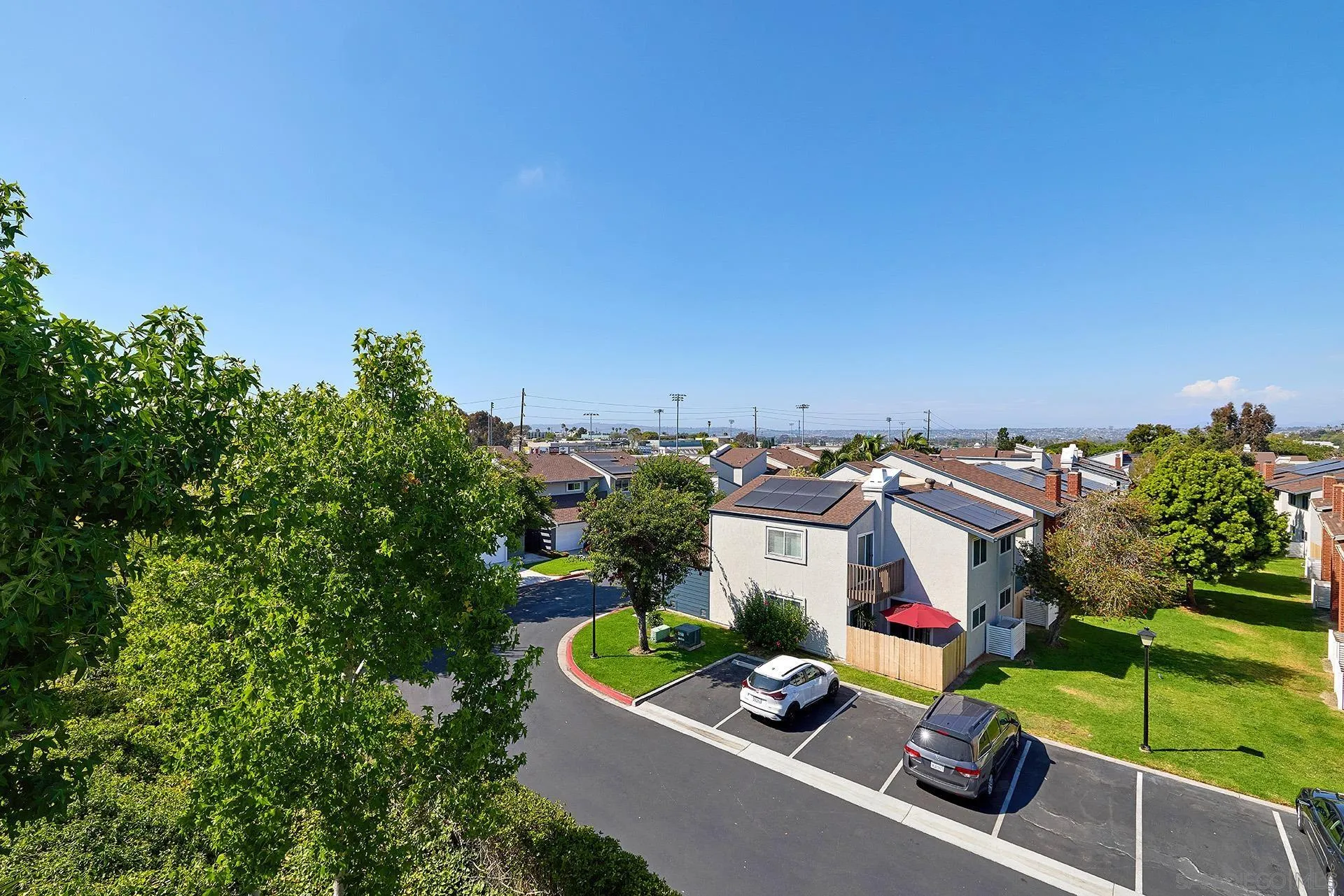 https://cdn.realtyfeed.com/cdn/127/260017381/1cd81c34df3a64ea086f1d4229a25ab3.webp