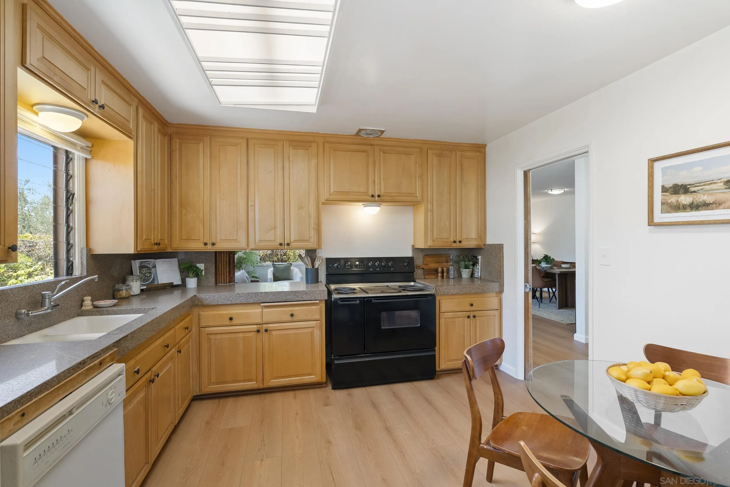 https://cdn.realtyfeed.com/cdn/127/260017382/4b0efc8adc47ec335990dc79f09b5cd8.webp