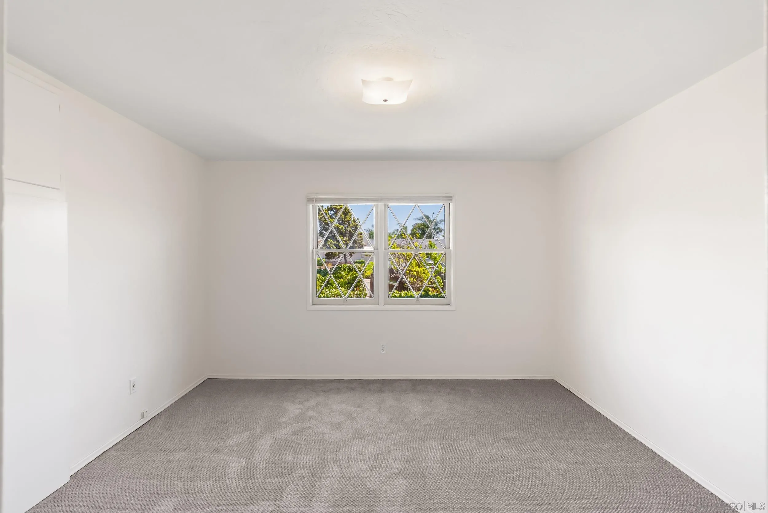 https://cdn.realtyfeed.com/cdn/127/260017382/dc88df23d500e0ad81c0fdc6c3b7f40e.webp
