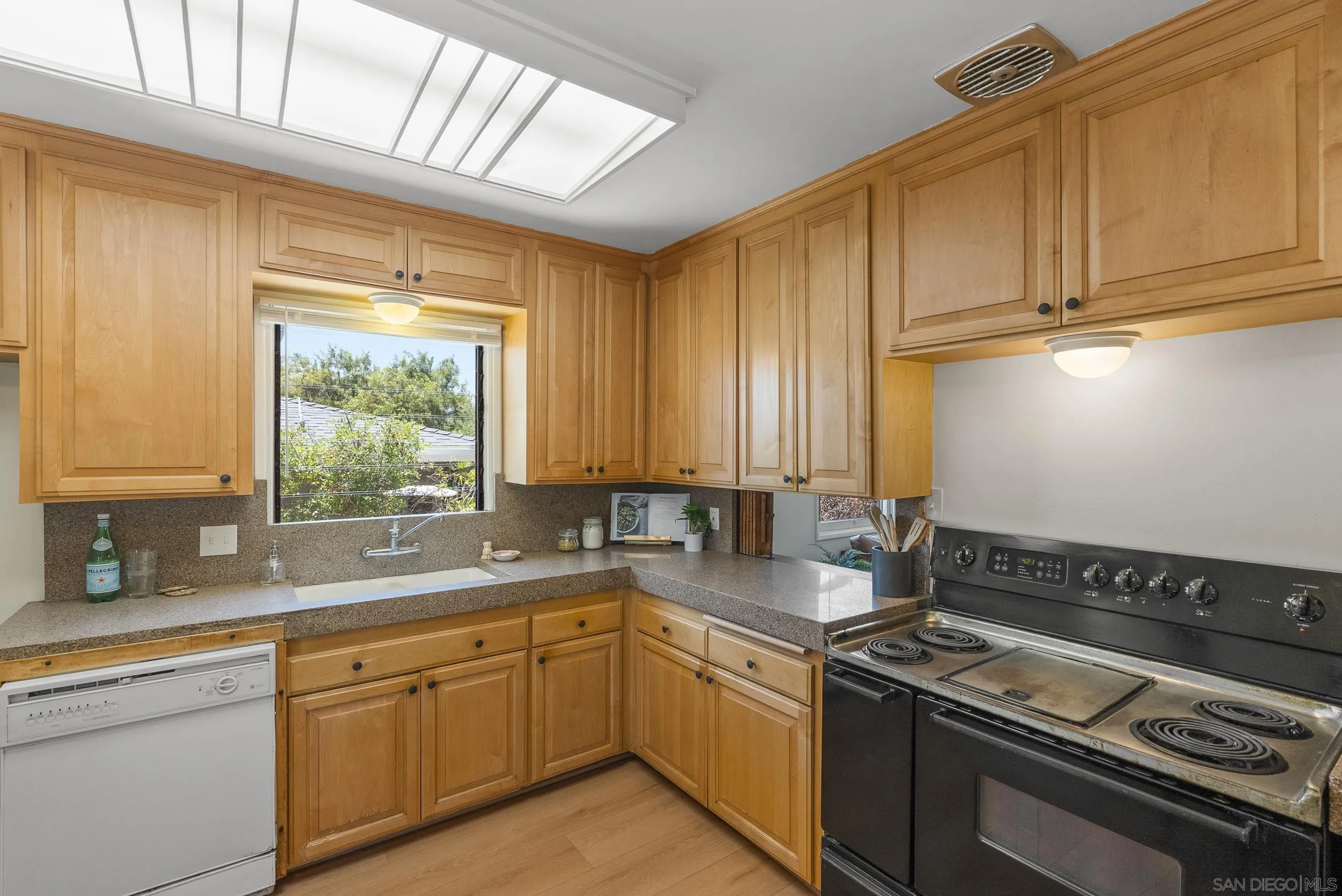 https://cdn.realtyfeed.com/cdn/127/260017382/e17b4ea6b677351c79e8476d393f8572.webp