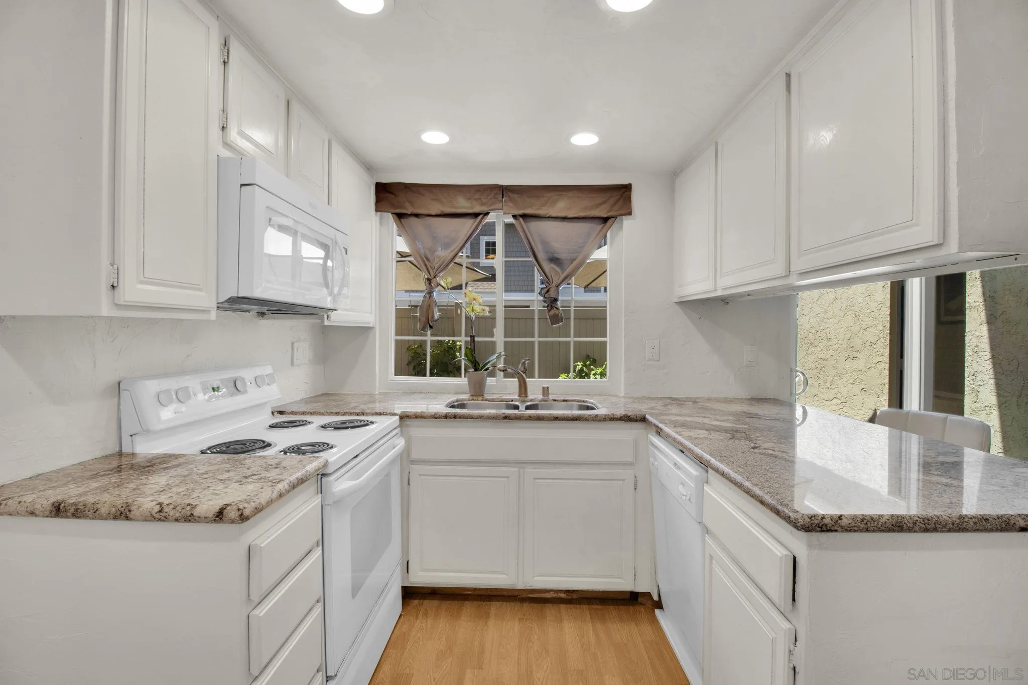https://cdn.realtyfeed.com/cdn/127/260017387/6a7f9da461b5daf90d215c133bf85557.webp