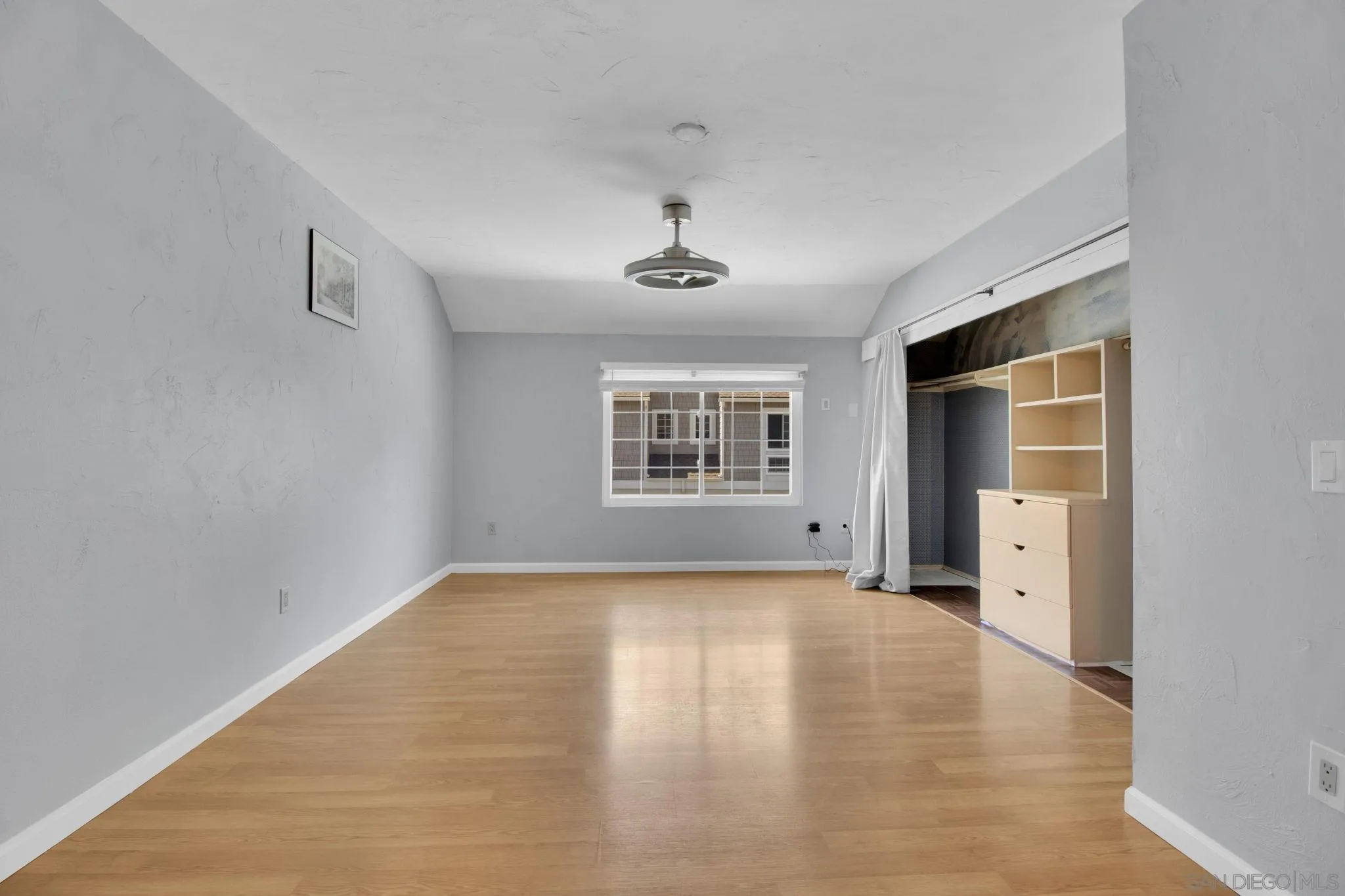 https://cdn.realtyfeed.com/cdn/127/260017387/9de86691ddf36a2f247441c74d6d8b9f.webp