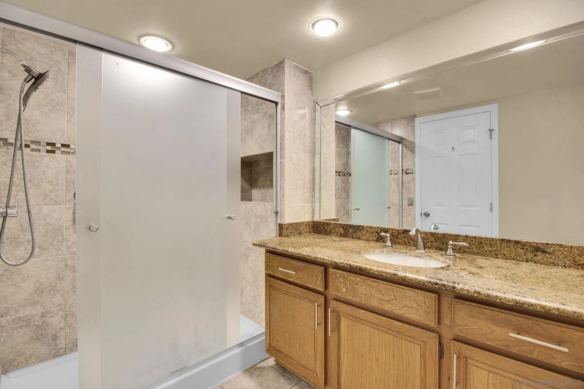 https://cdn.realtyfeed.com/cdn/127/260017387/a746f7e3ef68aac691e4f092ea1f8098.webp