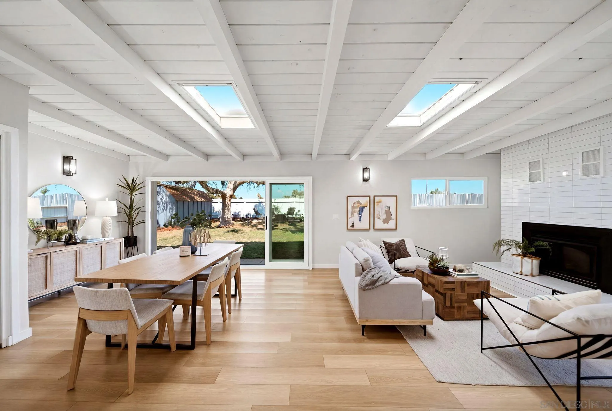 https://cdn.realtyfeed.com/cdn/127/260017389/1e260f3e0b5698df824db717d1c93da4.webp