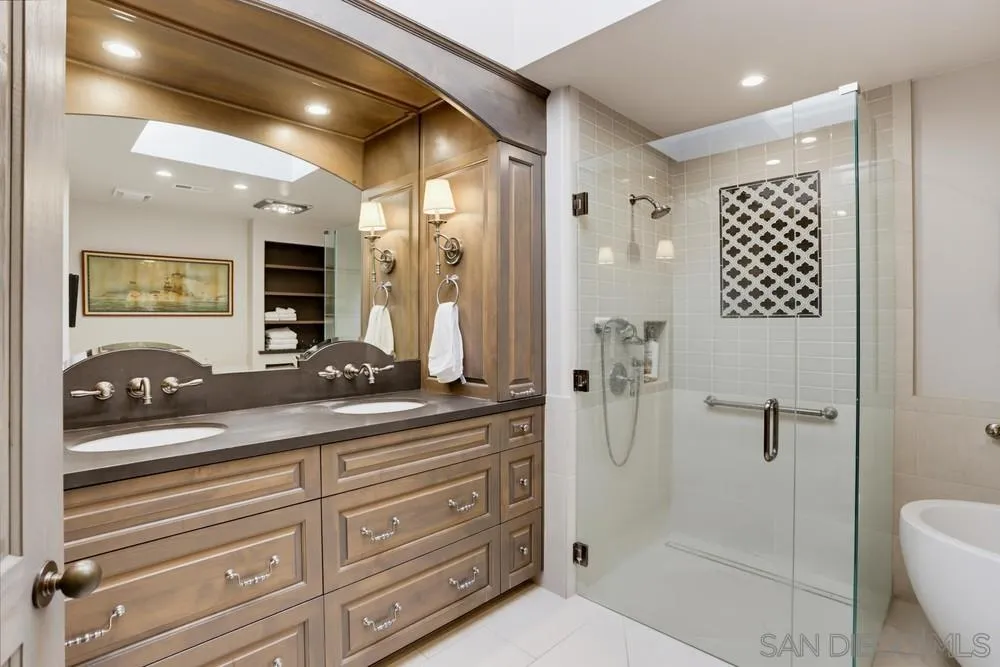https://cdn.realtyfeed.com/cdn/127/260017392/924ecd360fc785ae767697fc461149b2.webp