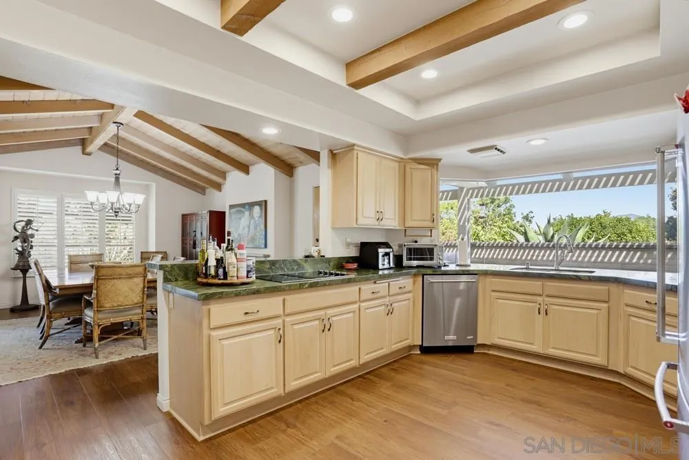 https://cdn.realtyfeed.com/cdn/127/260017392/cf950d668ea4a4b367bdfb852ec12540.webp