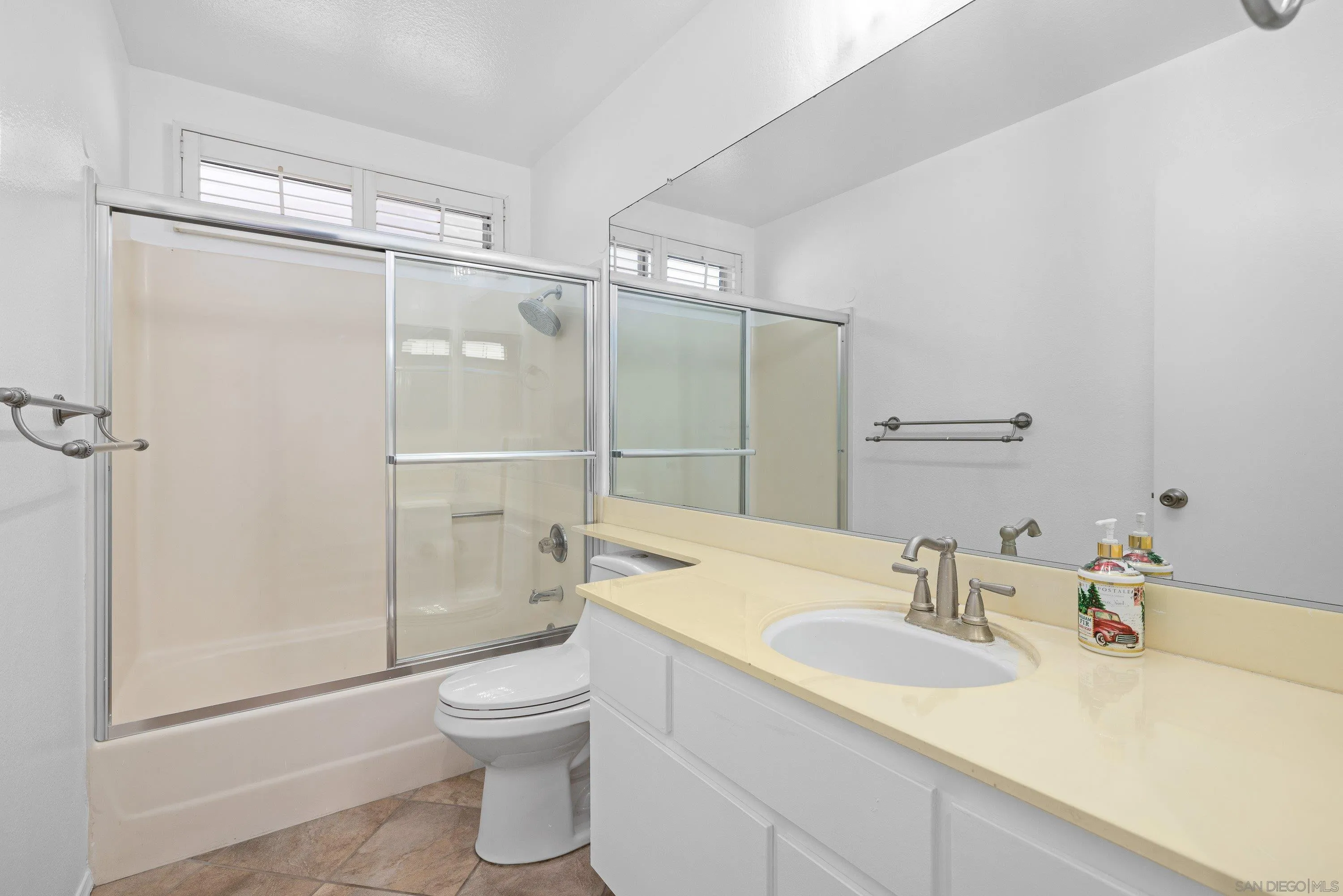 https://cdn.realtyfeed.com/cdn/127/260017397/06de1b7b855cf163edca1696f8aa86e1.webp