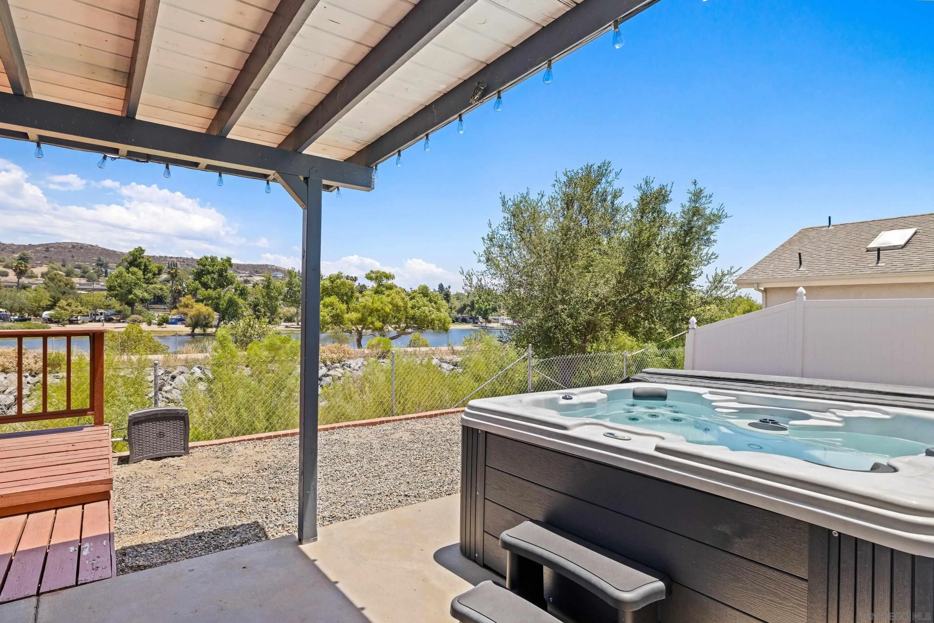 https://cdn.realtyfeed.com/cdn/127/260017397/0a63e3503fdc7639440e8638ba389ee1.webp
