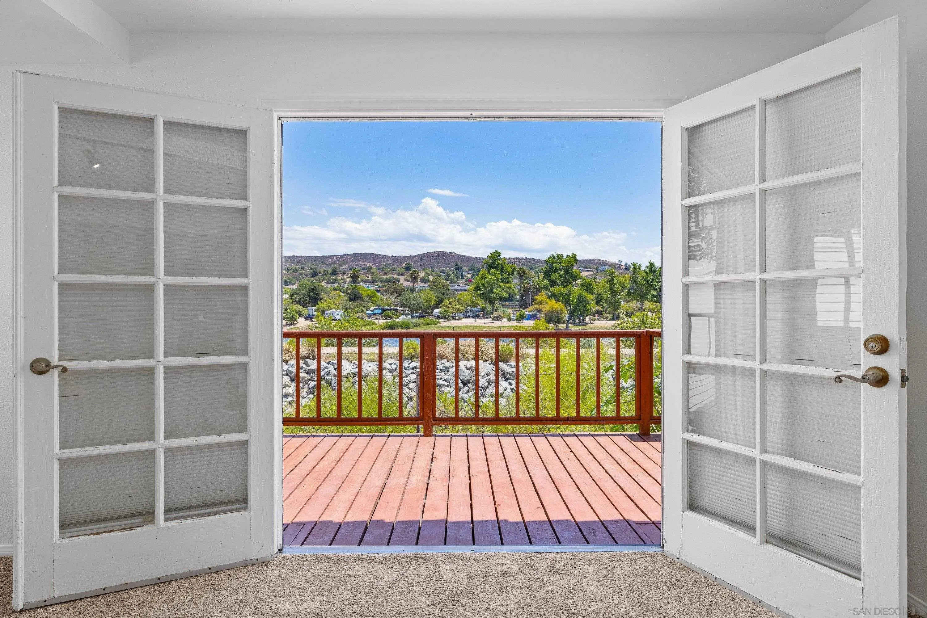 https://cdn.realtyfeed.com/cdn/127/260017397/291425de4539d257f7caeb566bcdad83.webp