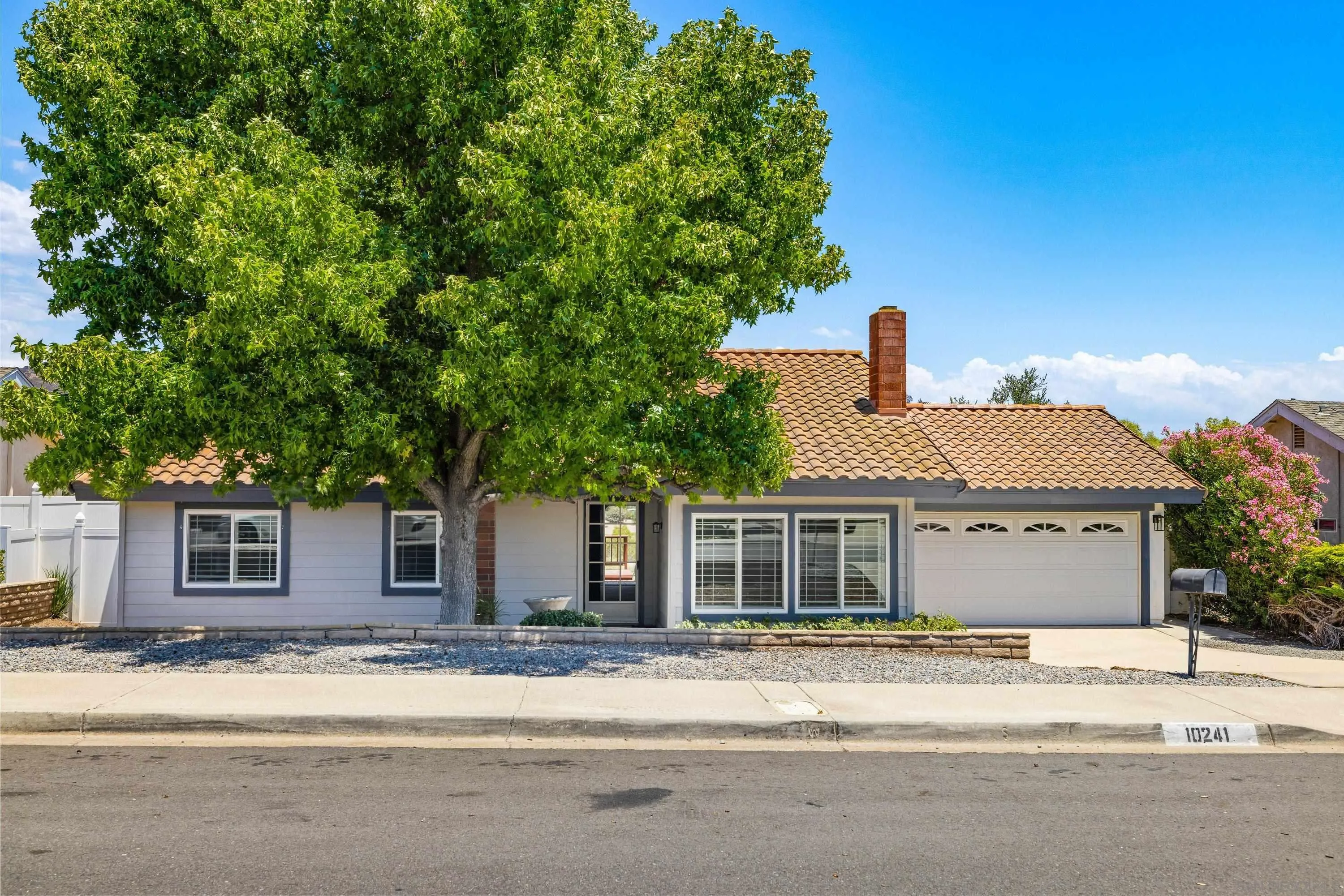 https://cdn.realtyfeed.com/cdn/127/260017397/444c487709c8e15115b07176a3d7ff01.webp