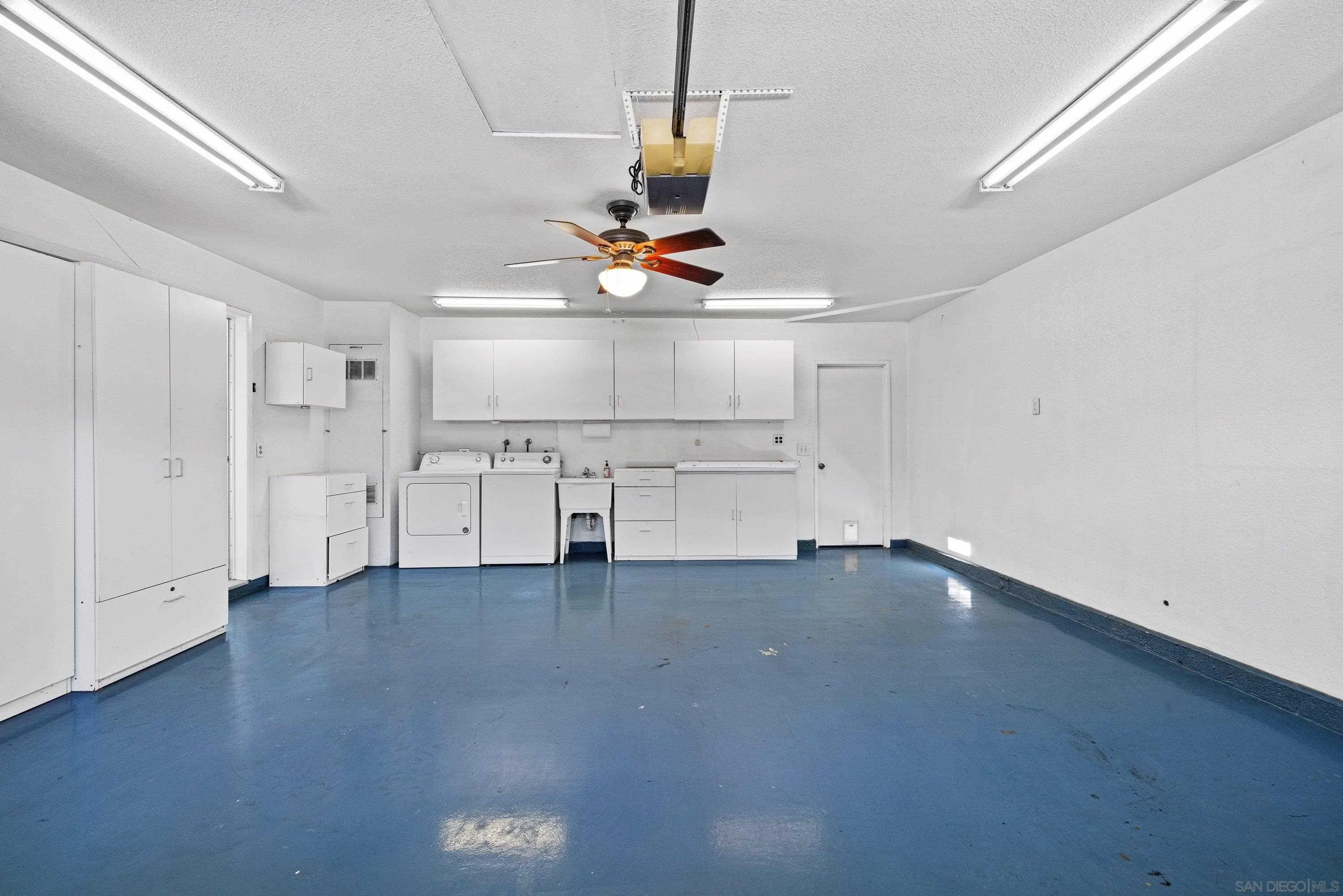 https://cdn.realtyfeed.com/cdn/127/260017397/50210aa49a96af79df25c92875a784c9.webp