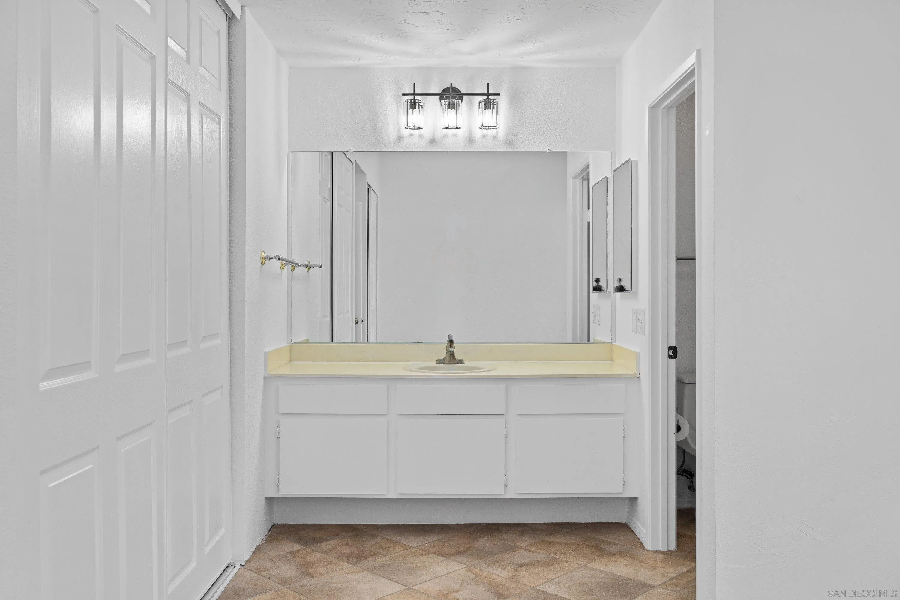 https://cdn.realtyfeed.com/cdn/127/260017397/66e7753d89454bb795ffc064afbbae88.webp