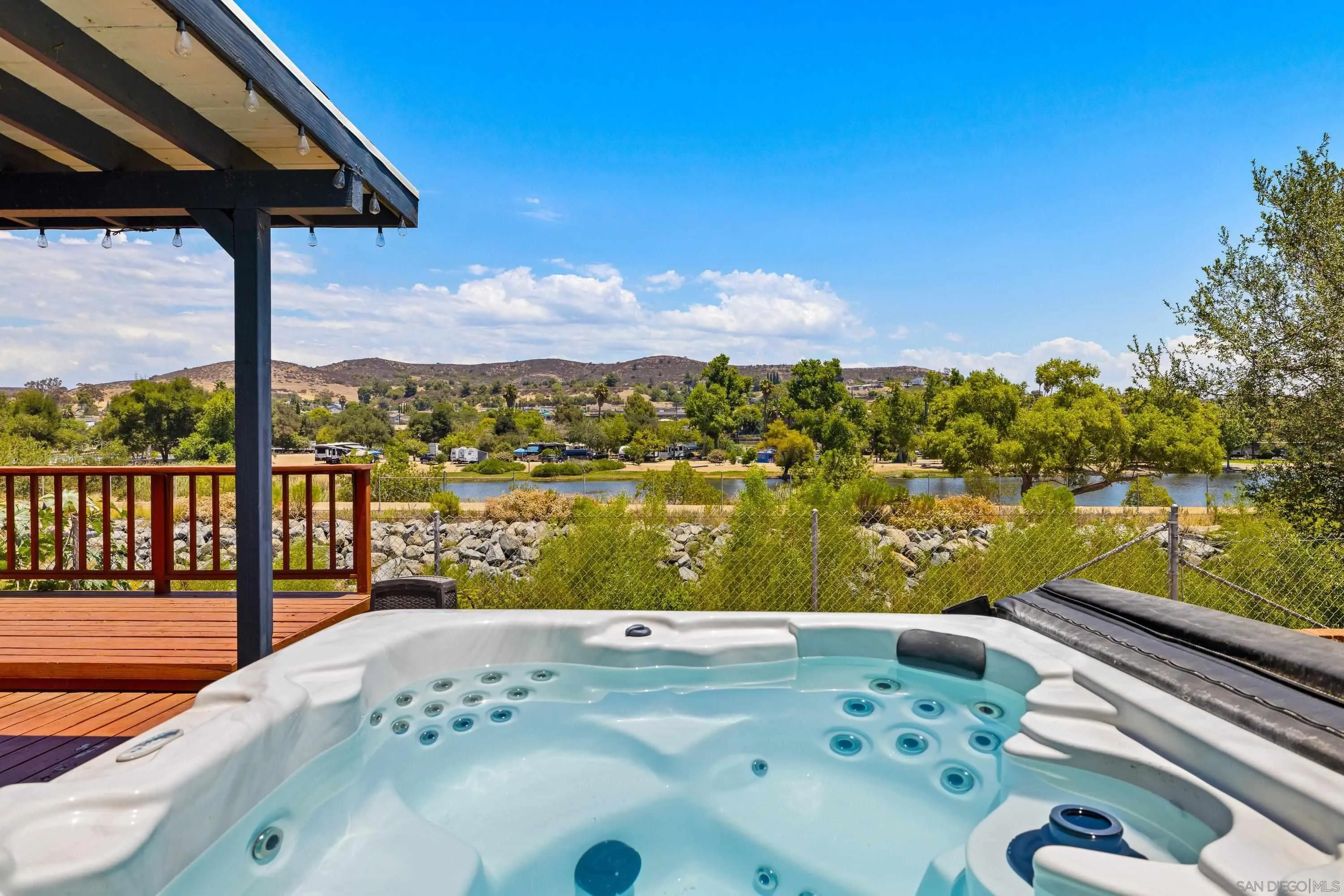 https://cdn.realtyfeed.com/cdn/127/260017397/aff9f7cf7681f2dd4b997379dd26f38c.webp