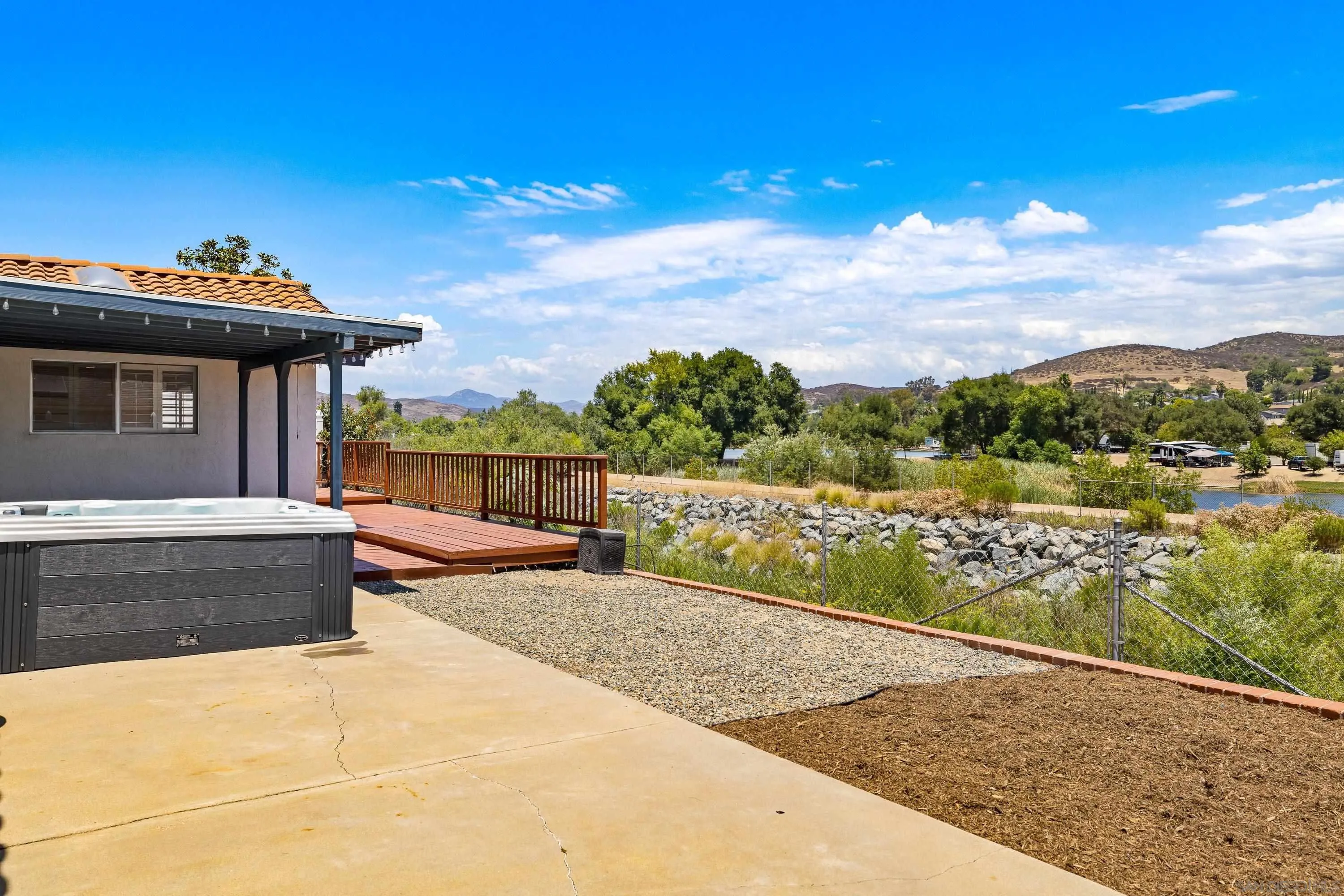 https://cdn.realtyfeed.com/cdn/127/260017397/cebed1dd266d8f6a550e67baca11ce8d.webp