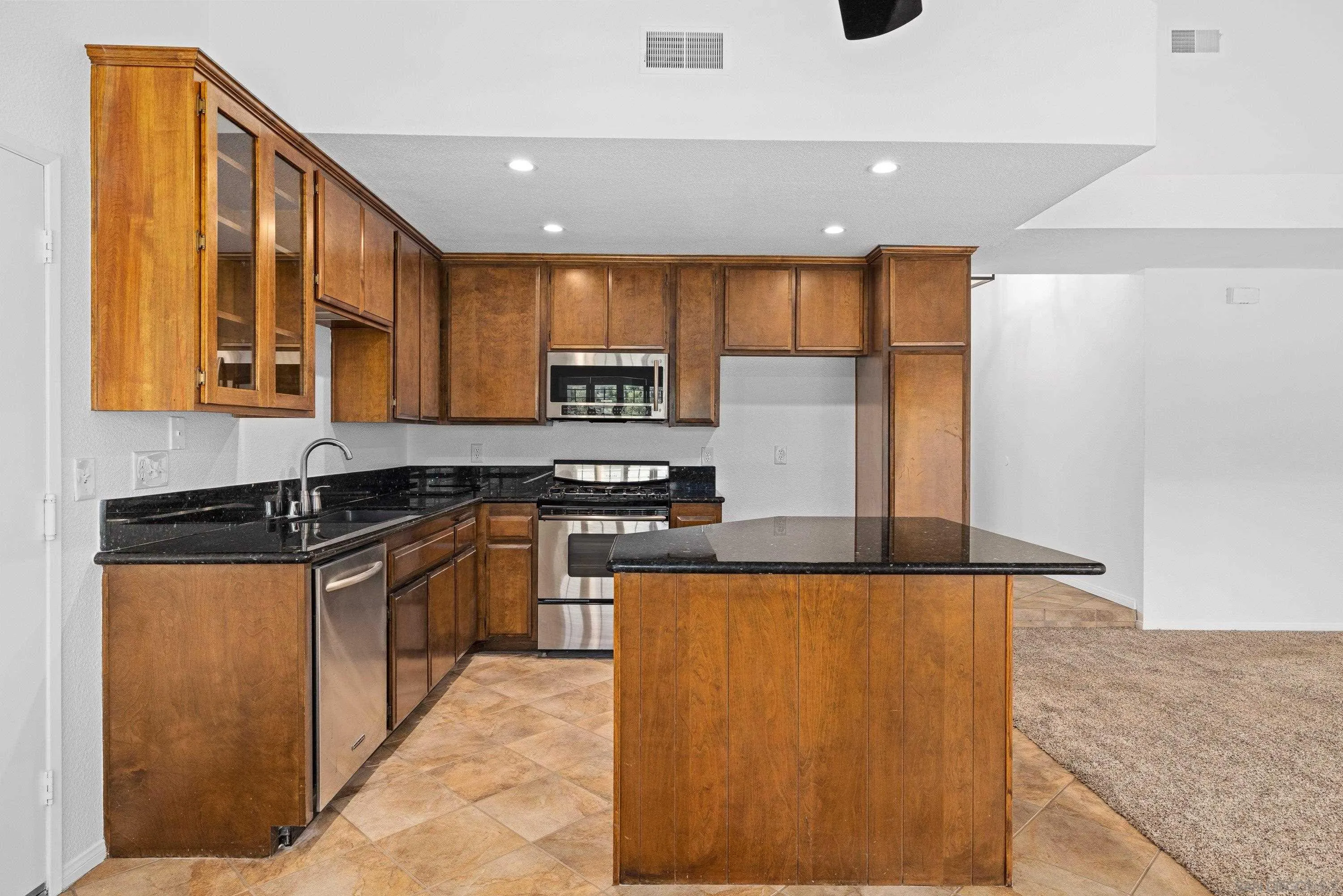 https://cdn.realtyfeed.com/cdn/127/260017397/dce06fb2c240a5ec42f2e561d4c734bb.webp
