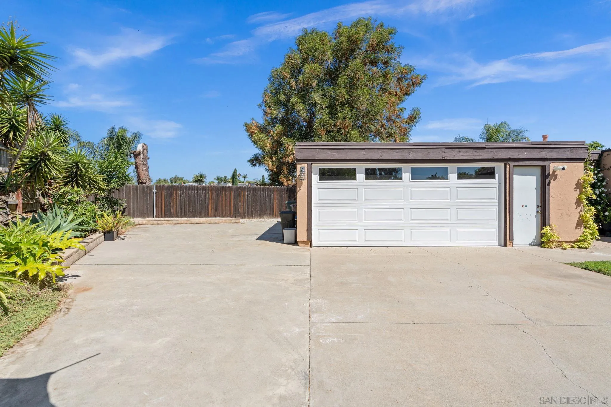 https://cdn.realtyfeed.com/cdn/127/260017398/1c5c1686719f7e5ab2c9be22bd571cee.webp