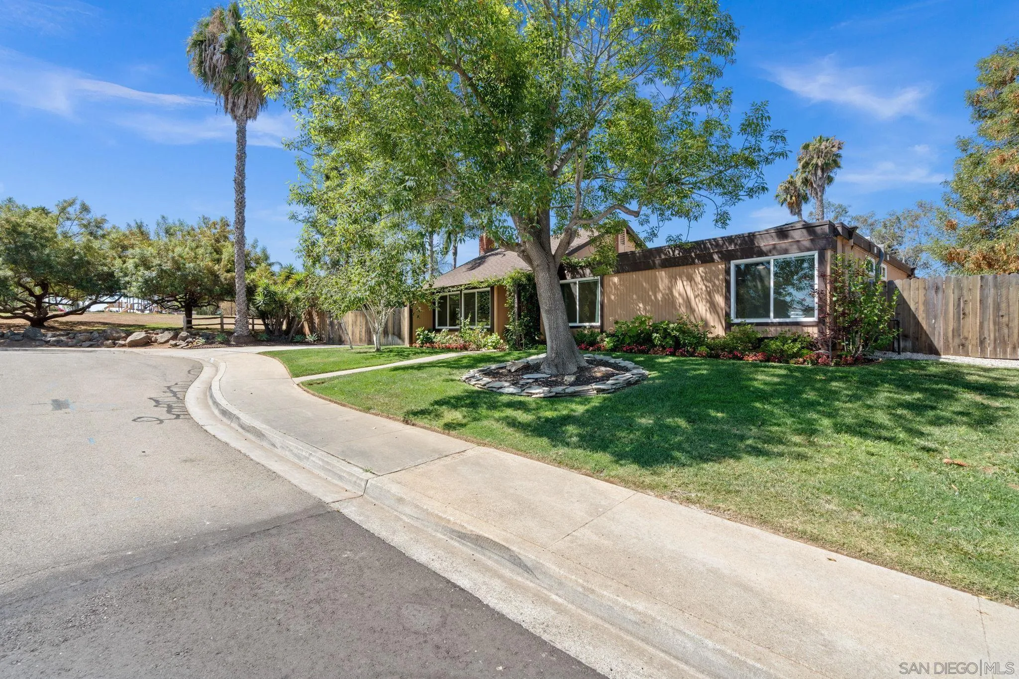 https://cdn.realtyfeed.com/cdn/127/260017398/23e5b850a4211a27efeb9614f062136b.webp