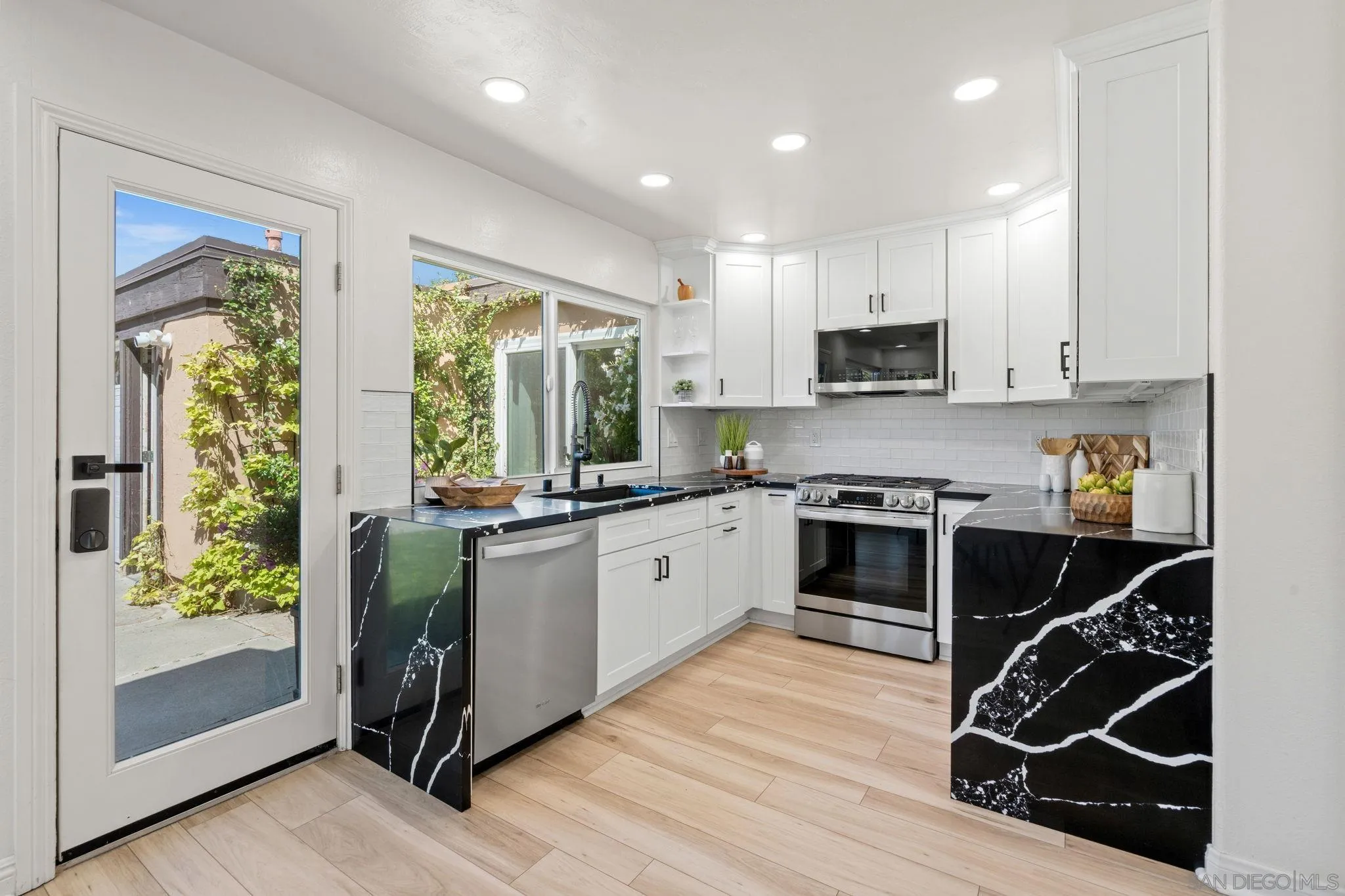 https://cdn.realtyfeed.com/cdn/127/260017398/3dbc875e8ee073299dac09b99f457a8c.webp