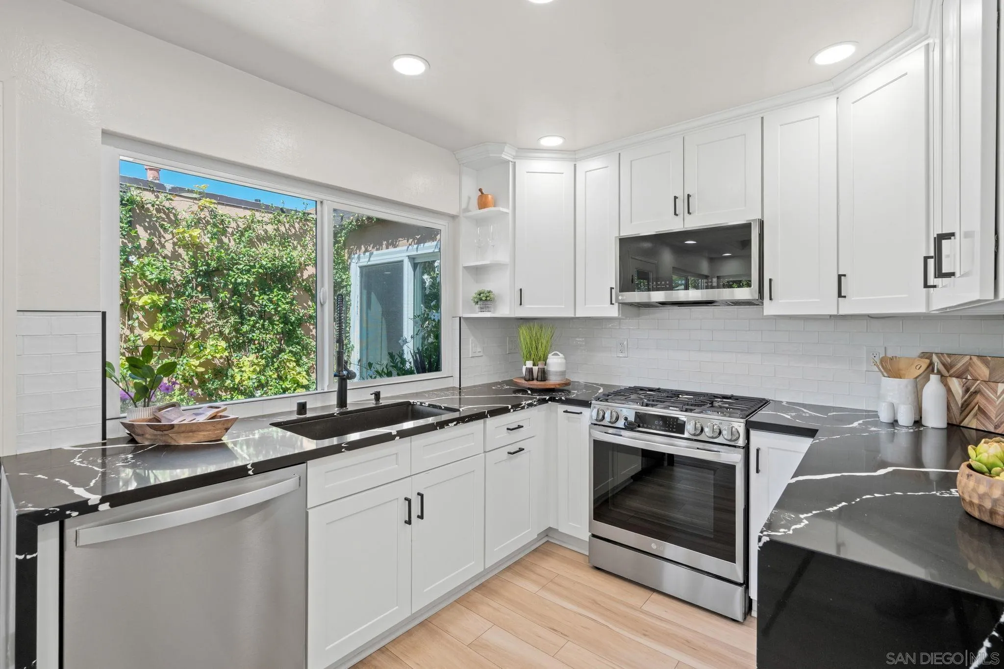 https://cdn.realtyfeed.com/cdn/127/260017398/7fc6984dbe4e8db0b3454982b035058d.webp