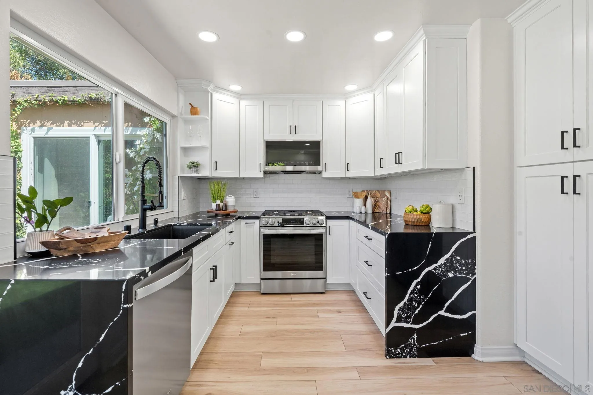 https://cdn.realtyfeed.com/cdn/127/260017398/e1c45974a04686bac74bd0d2675a41cb.webp