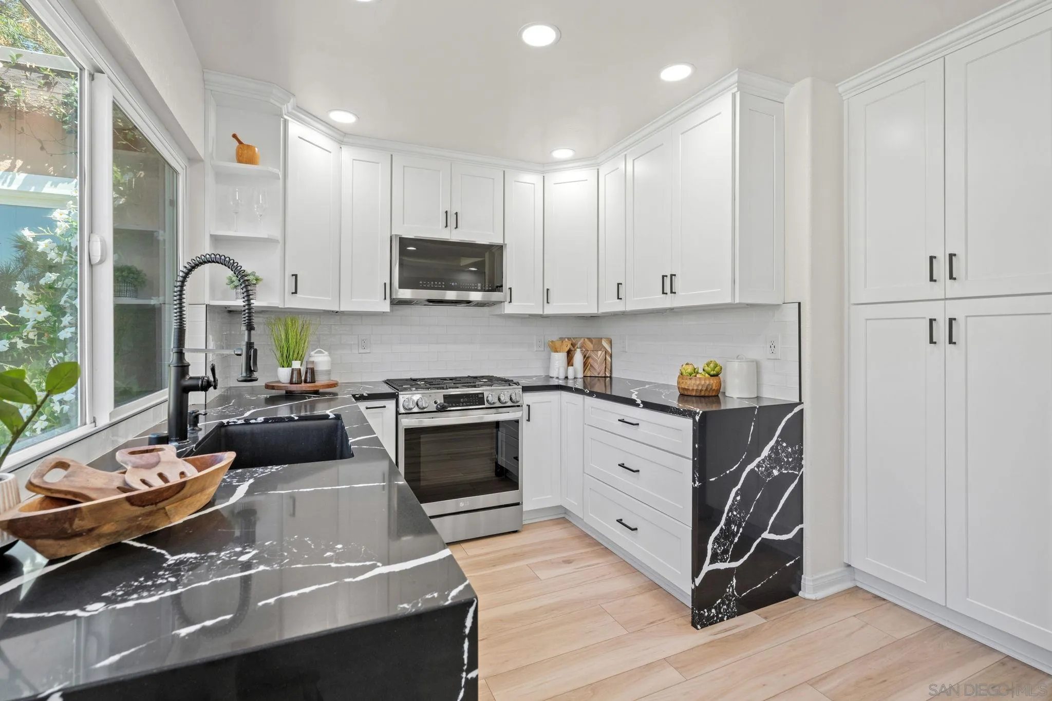 https://cdn.realtyfeed.com/cdn/127/260017398/e386bf8e97eb9e60593572e5b317f5eb.webp