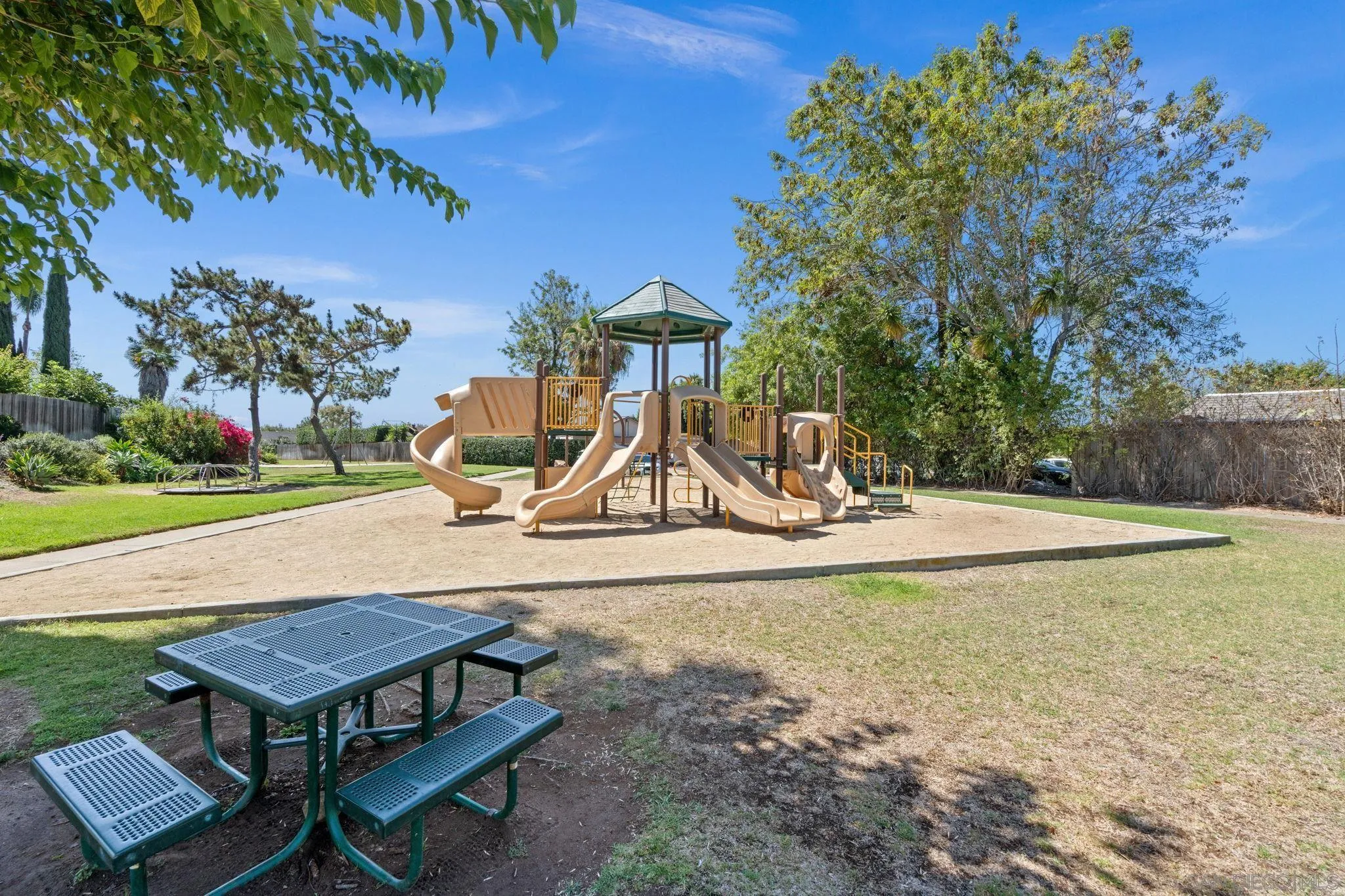 https://cdn.realtyfeed.com/cdn/127/260017398/f50720aa63e52c177ac2bf7f6f37d23c.webp