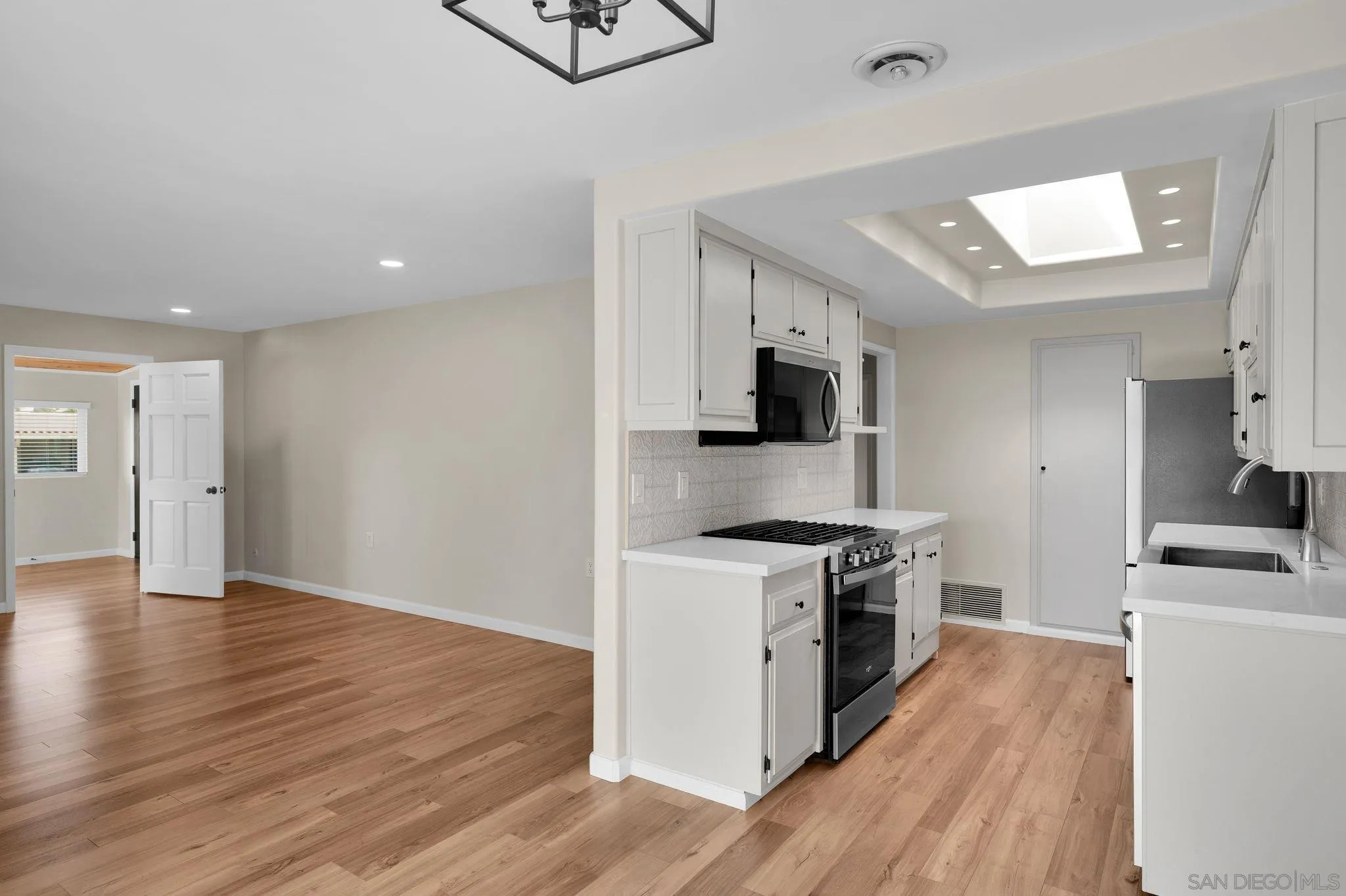 https://cdn.realtyfeed.com/cdn/127/260017399/1b52908c4120190fa632dc1d1d4fbed5.webp