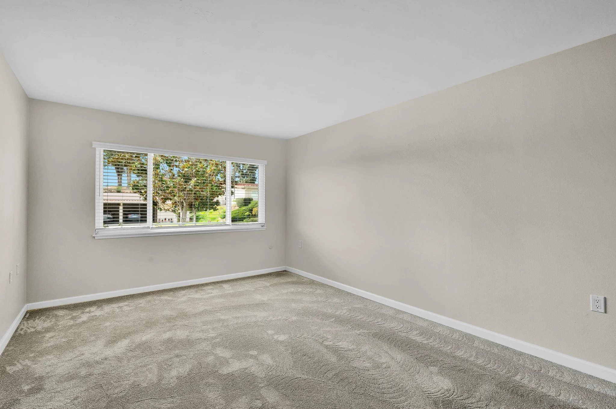 https://cdn.realtyfeed.com/cdn/127/260017399/3b27859478cbe8170a9ebc25d638adff.webp