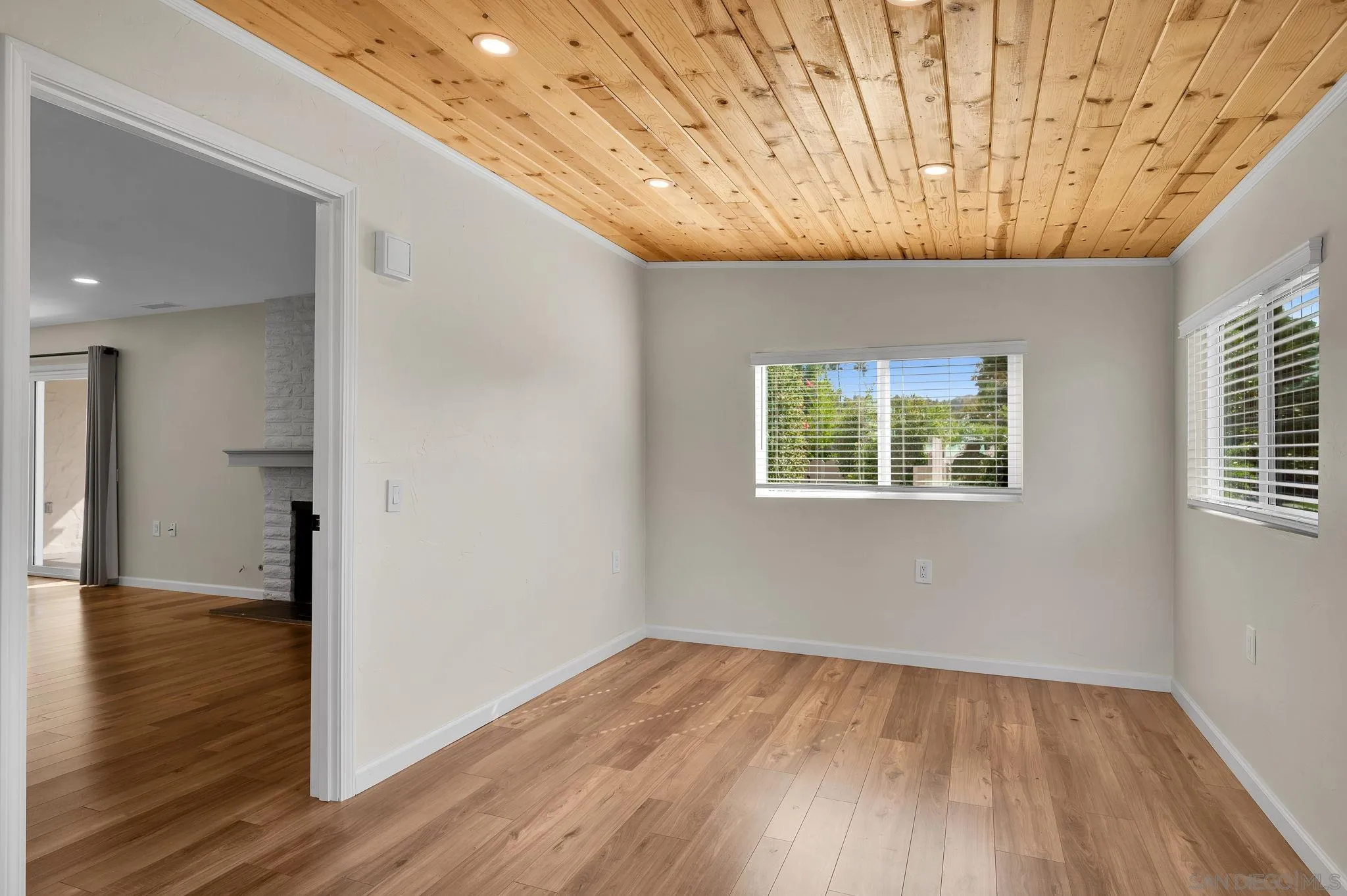https://cdn.realtyfeed.com/cdn/127/260017399/74fa67eaedb4ece42d1b2c1c649e08a2.webp