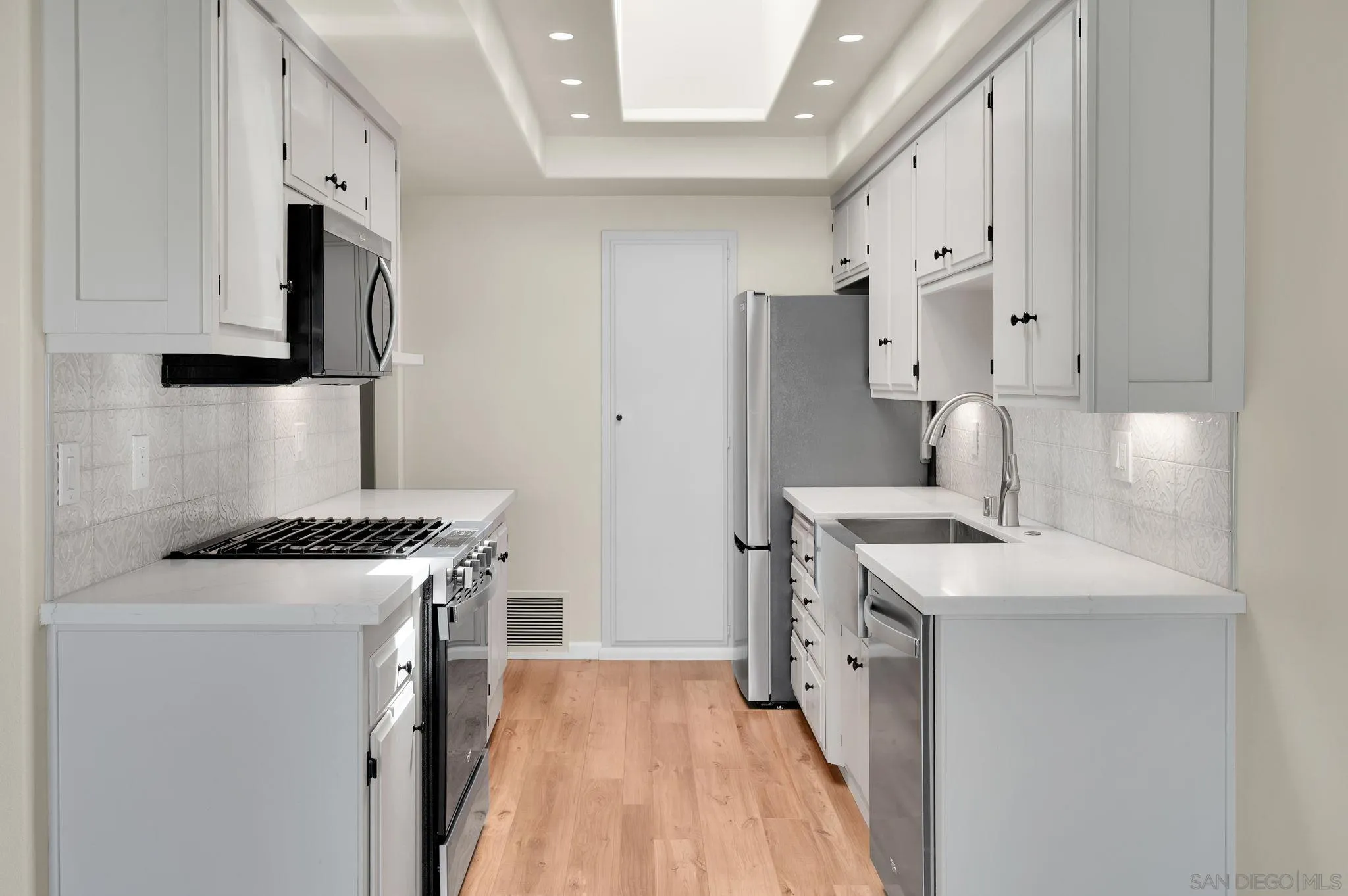 https://cdn.realtyfeed.com/cdn/127/260017399/80c3e24b42f4eb198eb1508861a03db7.webp